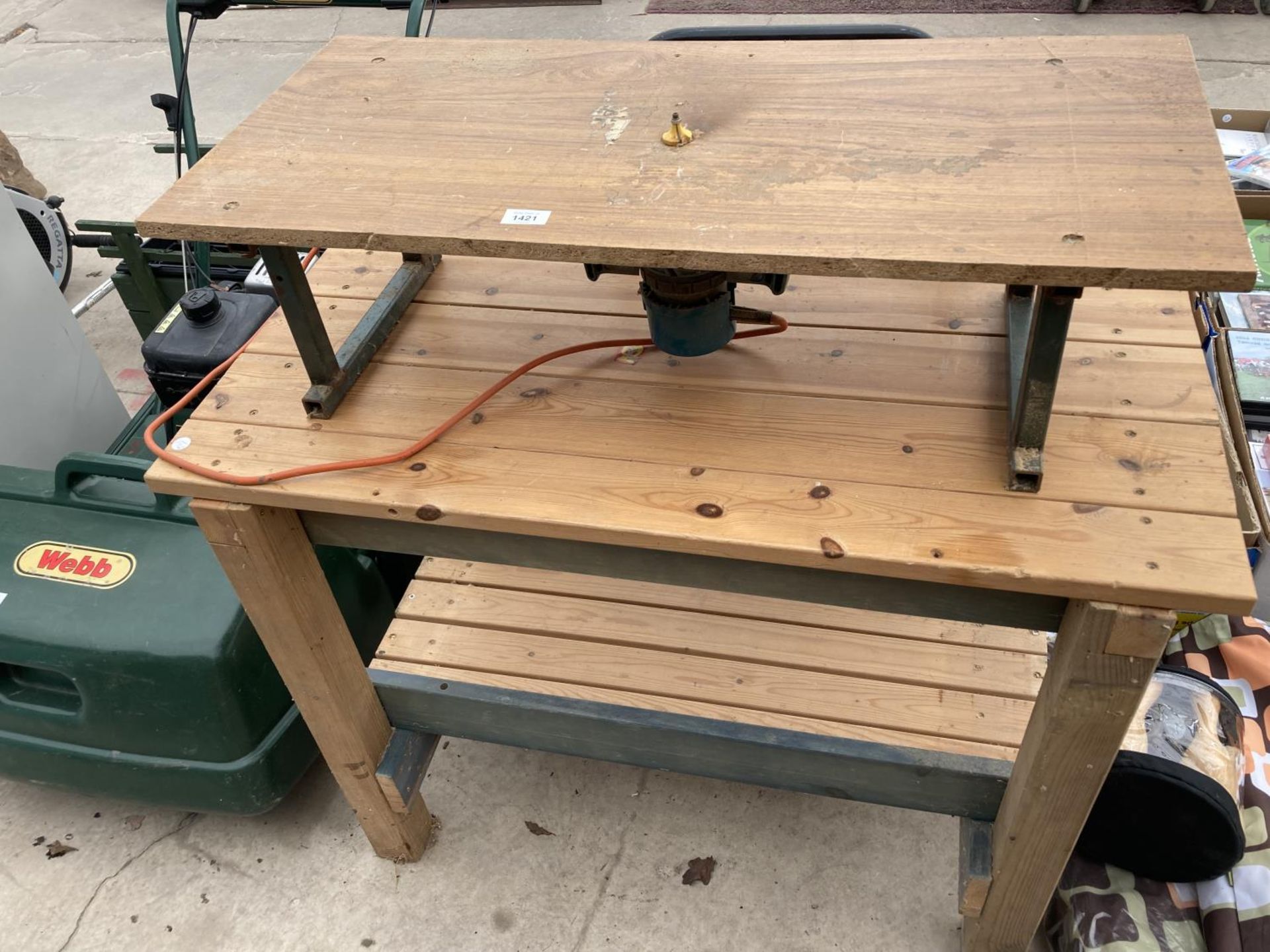 A WOODEN WORK BENCH AND A ROUTER TABLE COMPLETE WITH ROUTER