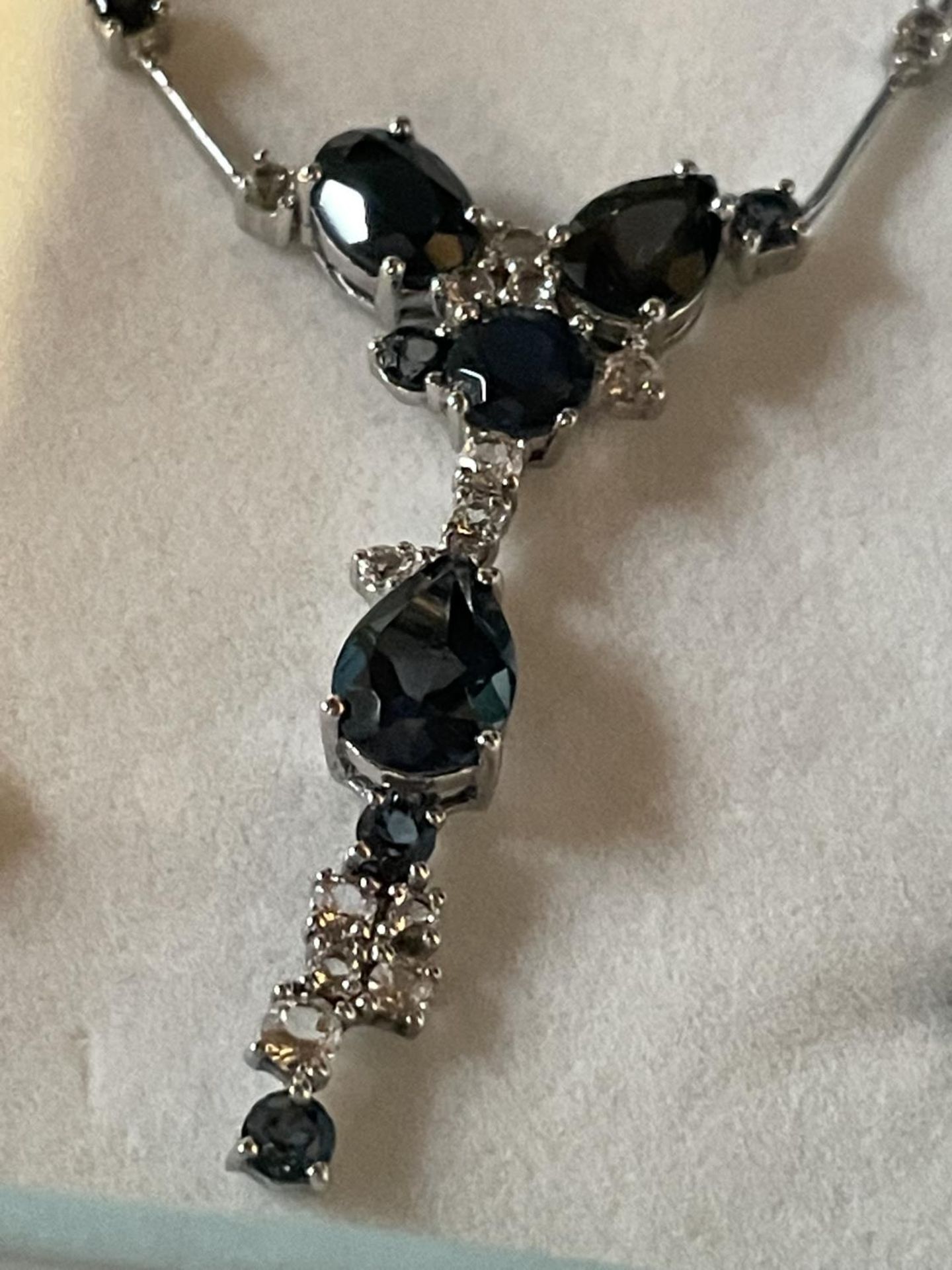 A BOXED MARKED SILVER BLUE STONE NECKLACE WITH BLUE AND CLEAR STONES AND FOUR CLEAR STONE STUD - Image 2 of 3