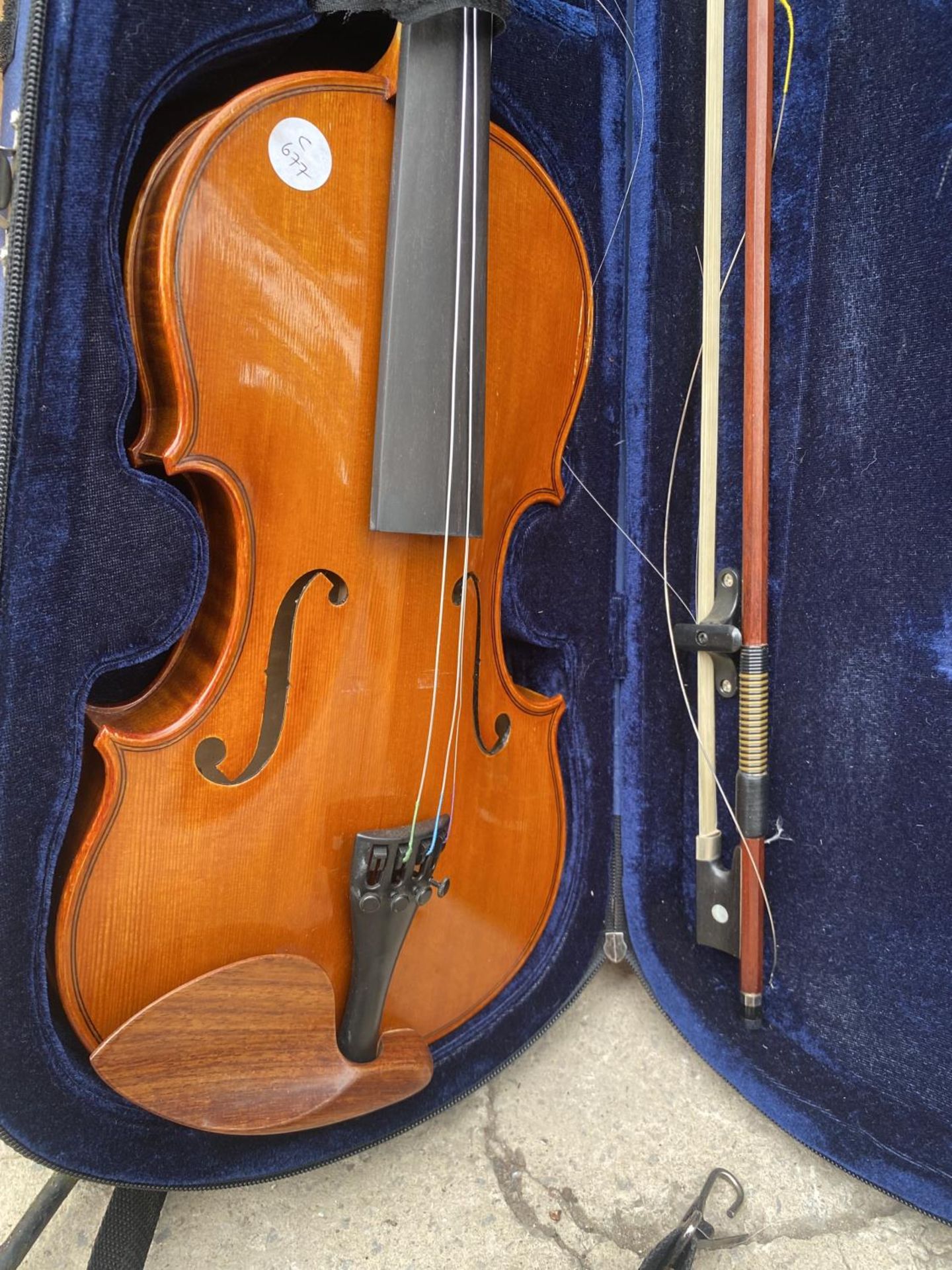 A VINTAGE VIOLIN WITH CARRY CASE - Image 2 of 3