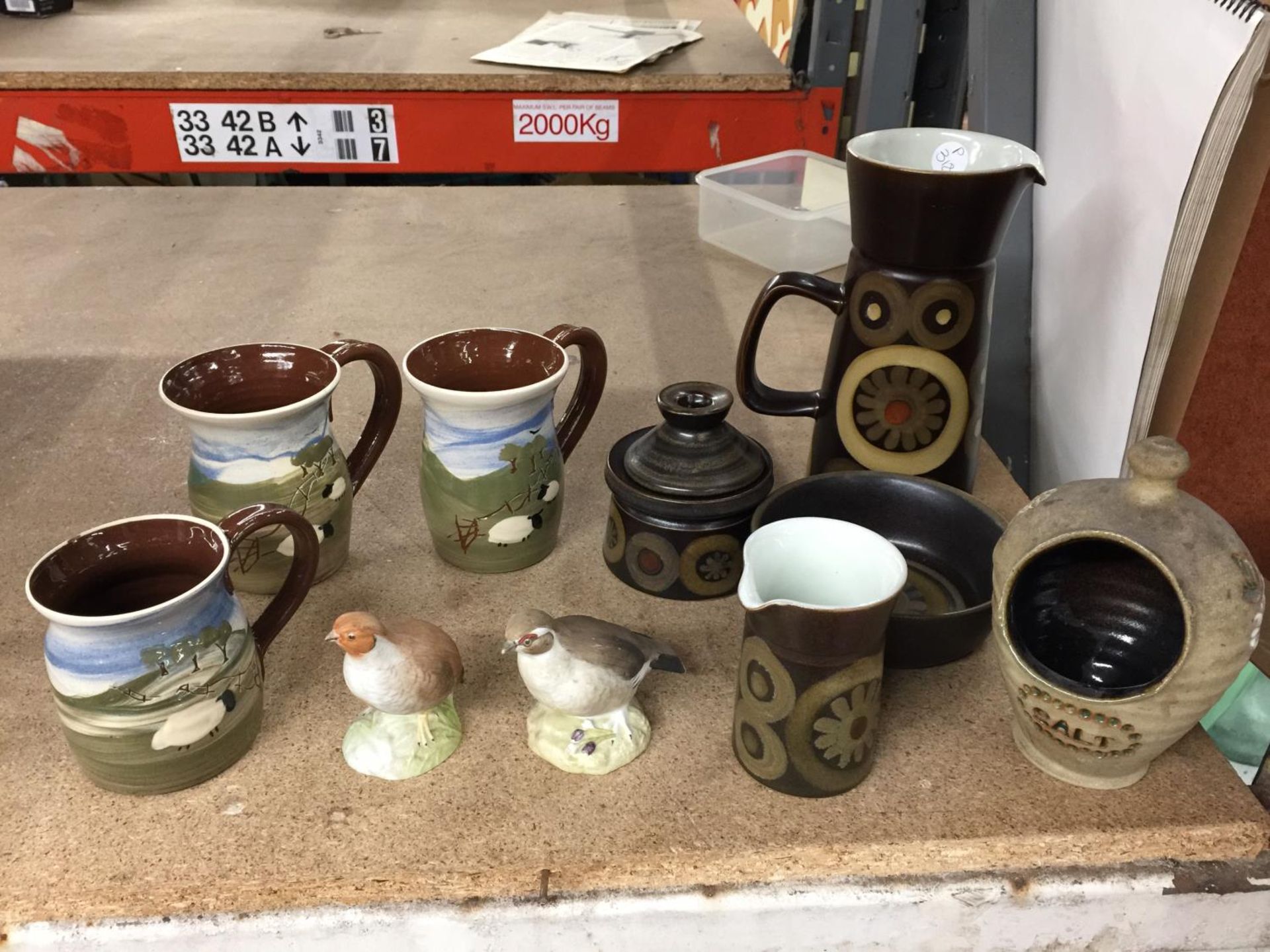 A COLLECTION OF STONEWARE ITEMS TO INCLUDE STUDIO POTTERY JUGS DECORATED WITH SHEEP, DENBY STYLE