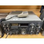 A YAESU FT-902DM VINTAGE HAM RADIO TRANSCEIVER