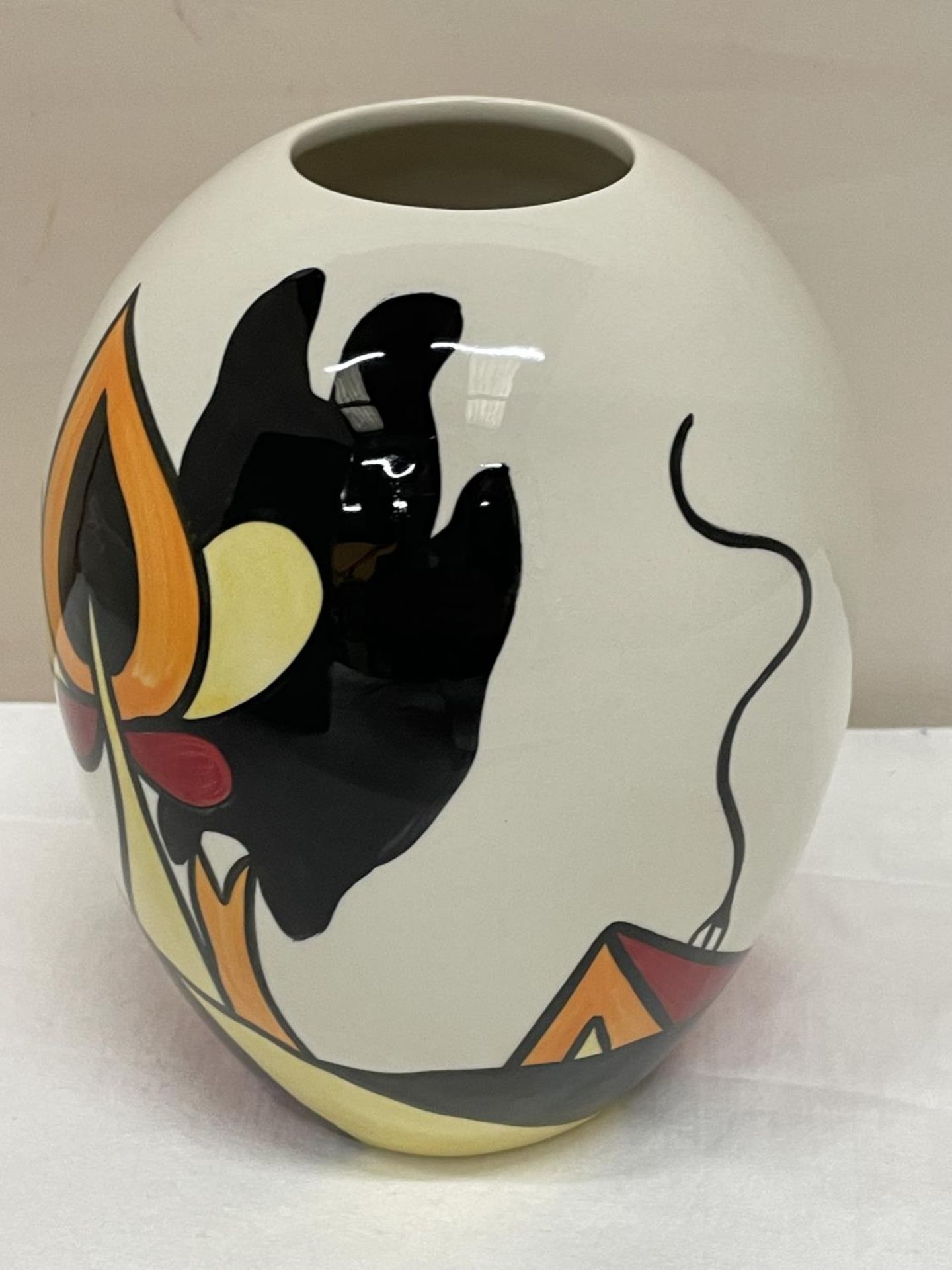 A LORNA BAILEY HAND PAINTED AND SIGNED VASE WOODROW WAY - Image 3 of 4