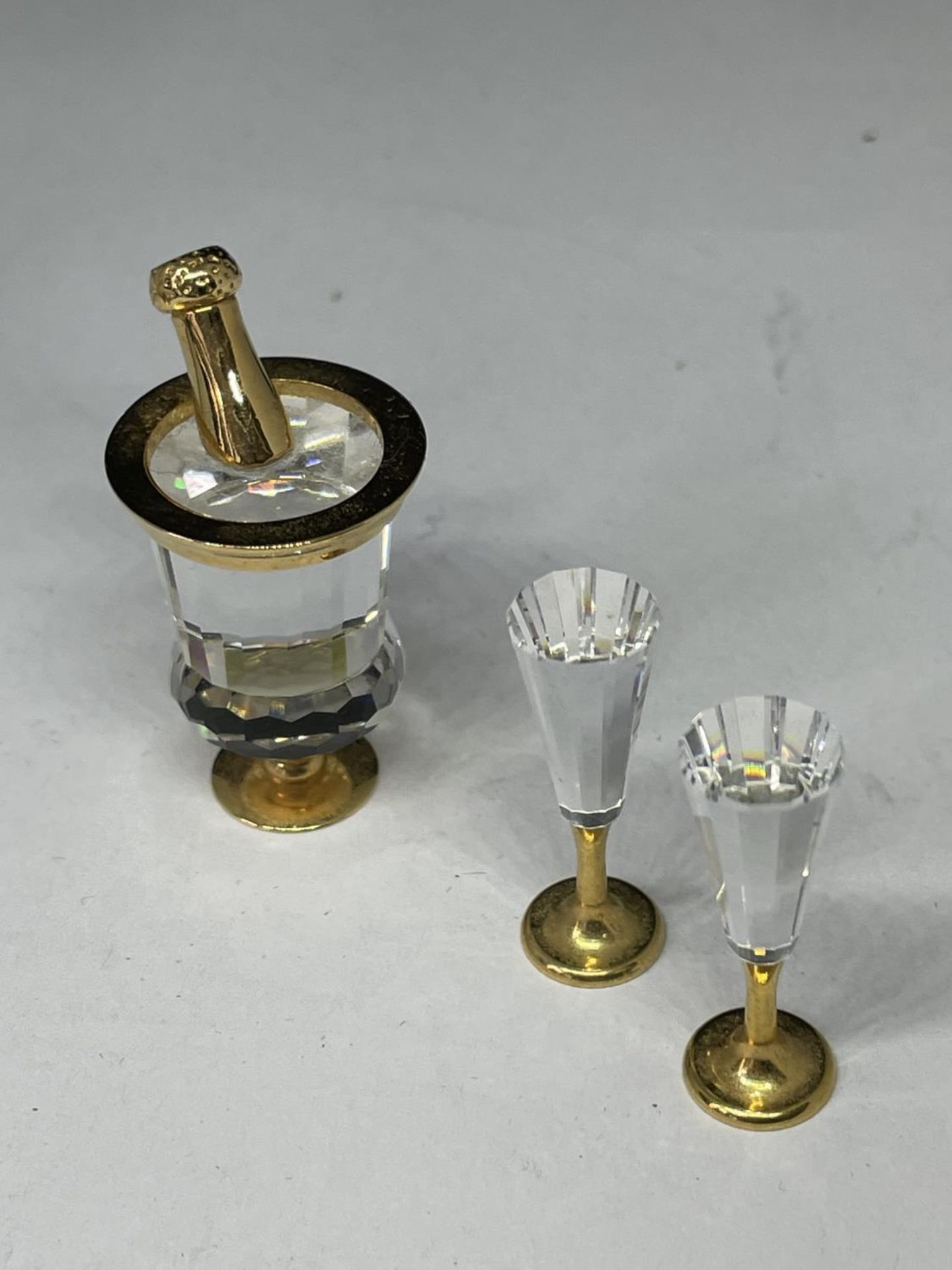 THREE SWAROVSKI CRYSTALS TO INCLUDE A SEAHORSE, SNAIL AND CHAMPAGNE BUCKET WITH BOTTLE AND FLUTES - Image 8 of 8