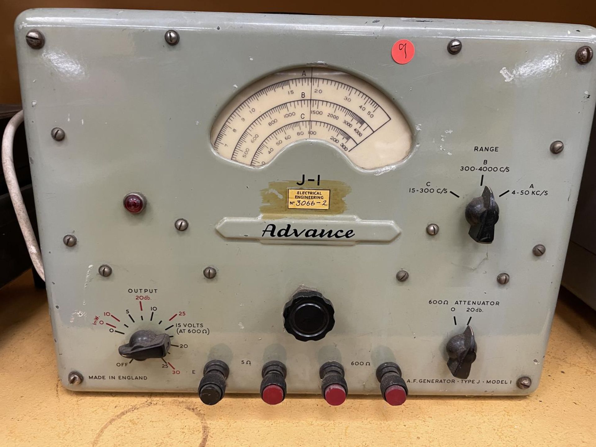 A VINTAGE J-IA ADVANCE SIGNAL GENERATOR MADE BY ADVANCE ELECTRONICS LTD - Image 2 of 3