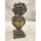 A LATE 19TH CENTURY BRONZE MALE BUST HEIGHT 18CM