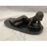 A BRONZE FIGURE OF A NUDE LADY RECLINING SIGNED R CAMERON 39/50 LENGTH 25CM