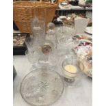 A QUANTITY OF GLASSWARE TO INCLUDE DECANTERS, CAKE STANDS, VASES, CANDLE HOLDER, ETC