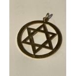 AN 18 CARAT GOLD STAR OF DAVID PENDANT 4.4 GRAMS