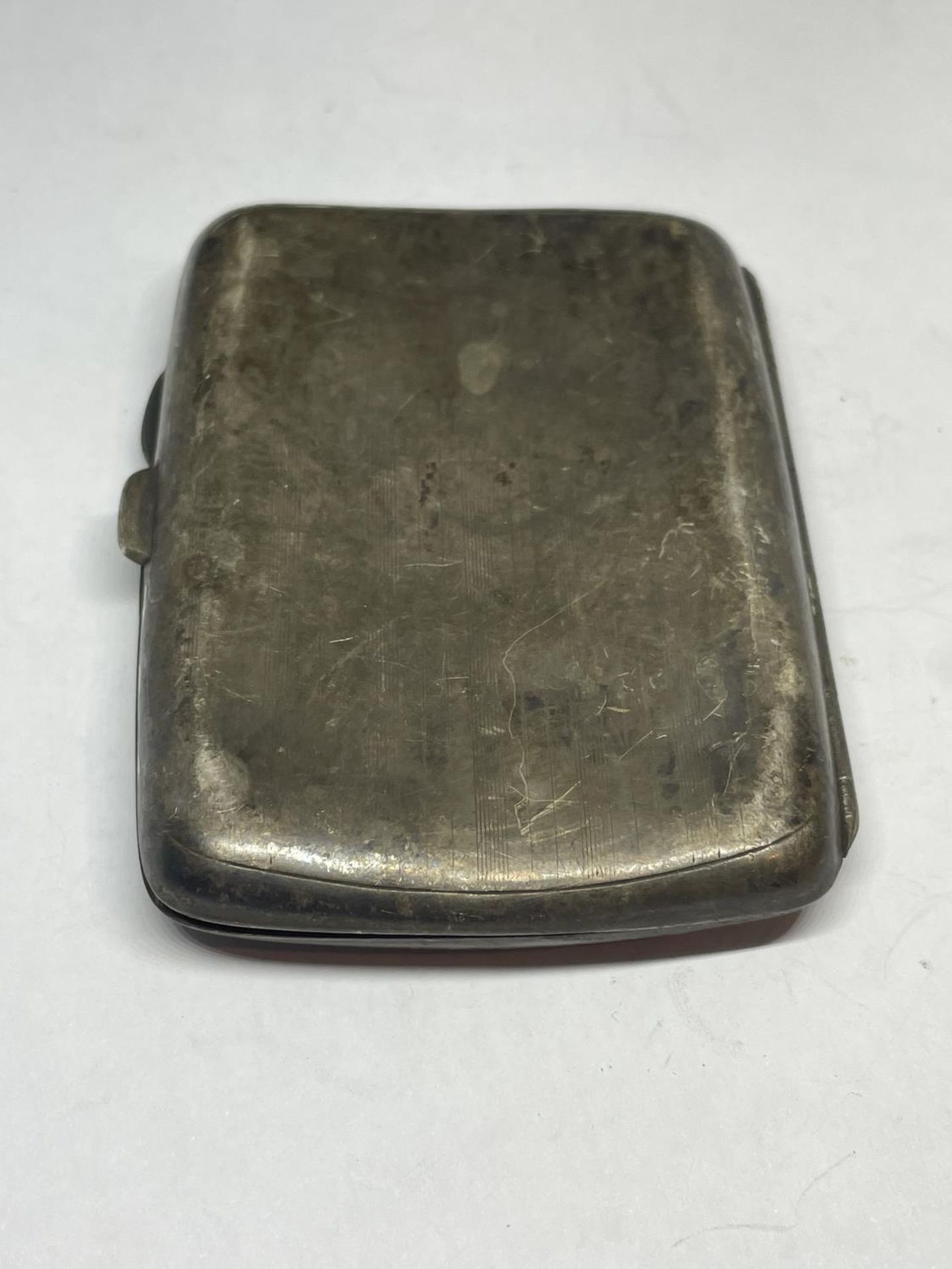 A HALLMARKED BIRMINGHAM SILVER CIGARETTE CASE GROSS WEIGHT 80.8 GRAMS - Image 2 of 4
