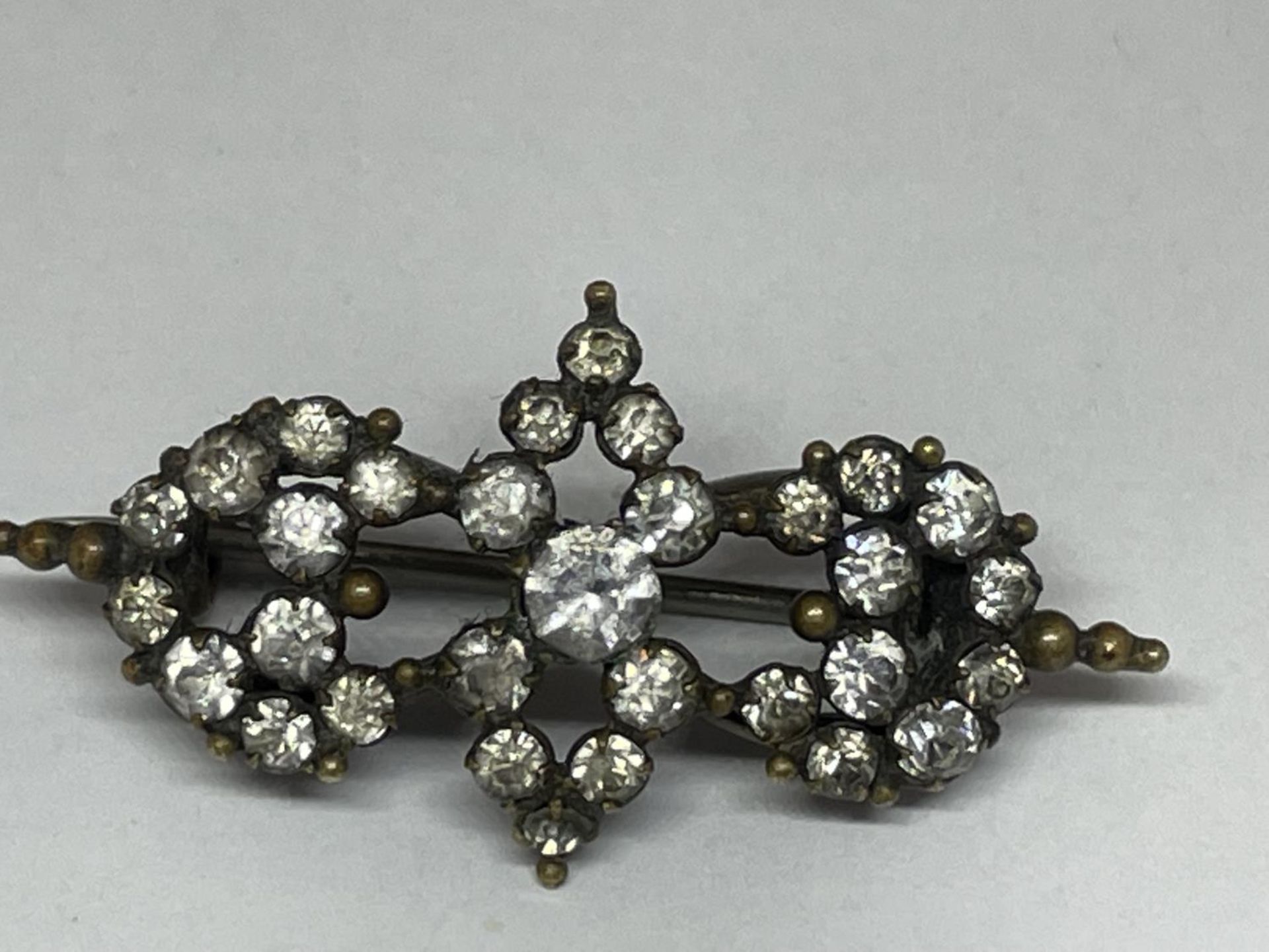 TWO VICTORIAN BROOCHES - Image 2 of 3
