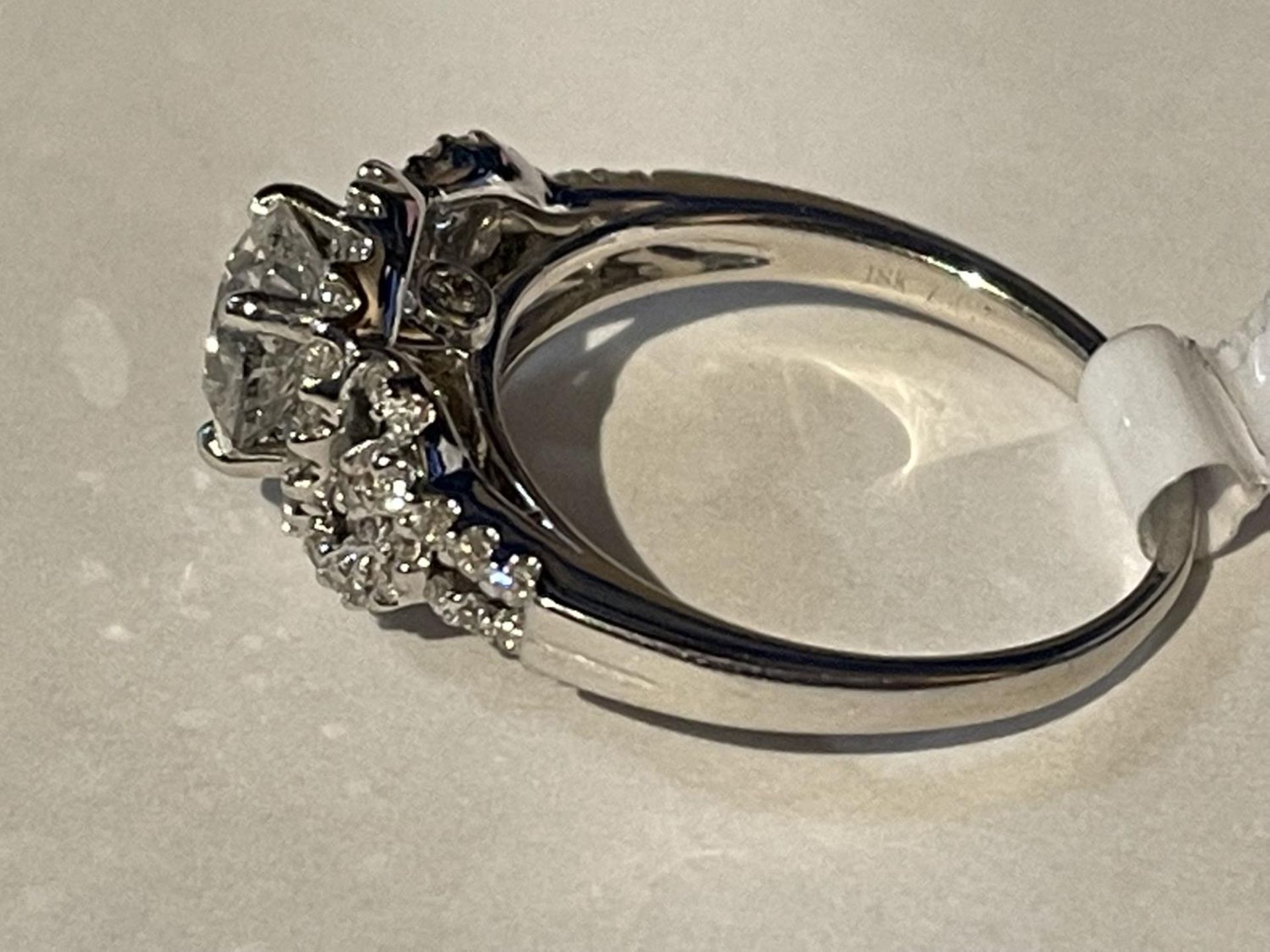 AN 18 CARAT WHITE GOLD RING WITH A CENTRAL 1.03CT SURROUNDED BY SMALL DIAMONDS MADE UP TO 0.30CT - Image 2 of 4