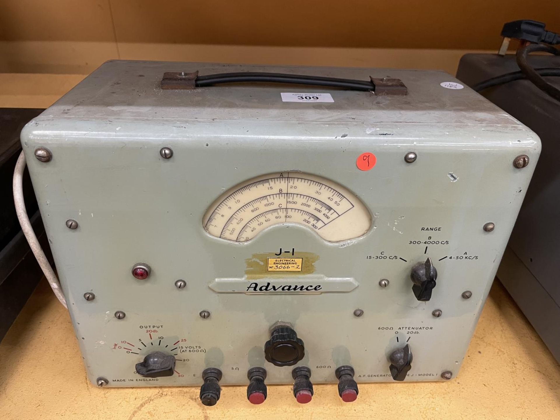 A VINTAGE J-IA ADVANCE SIGNAL GENERATOR MADE BY ADVANCE ELECTRONICS LTD