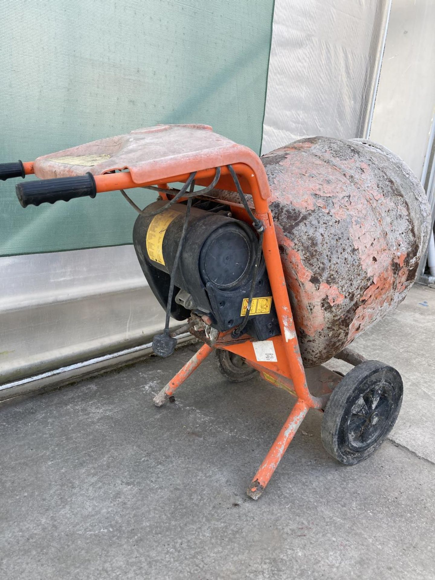 A BELLE MINIMIX150 CEMENT MIXER - Image 2 of 6