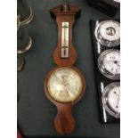 A SMALL WOODEN CASED BAROMETER WITH A BRASS FINIAL HEIGHT 44CM