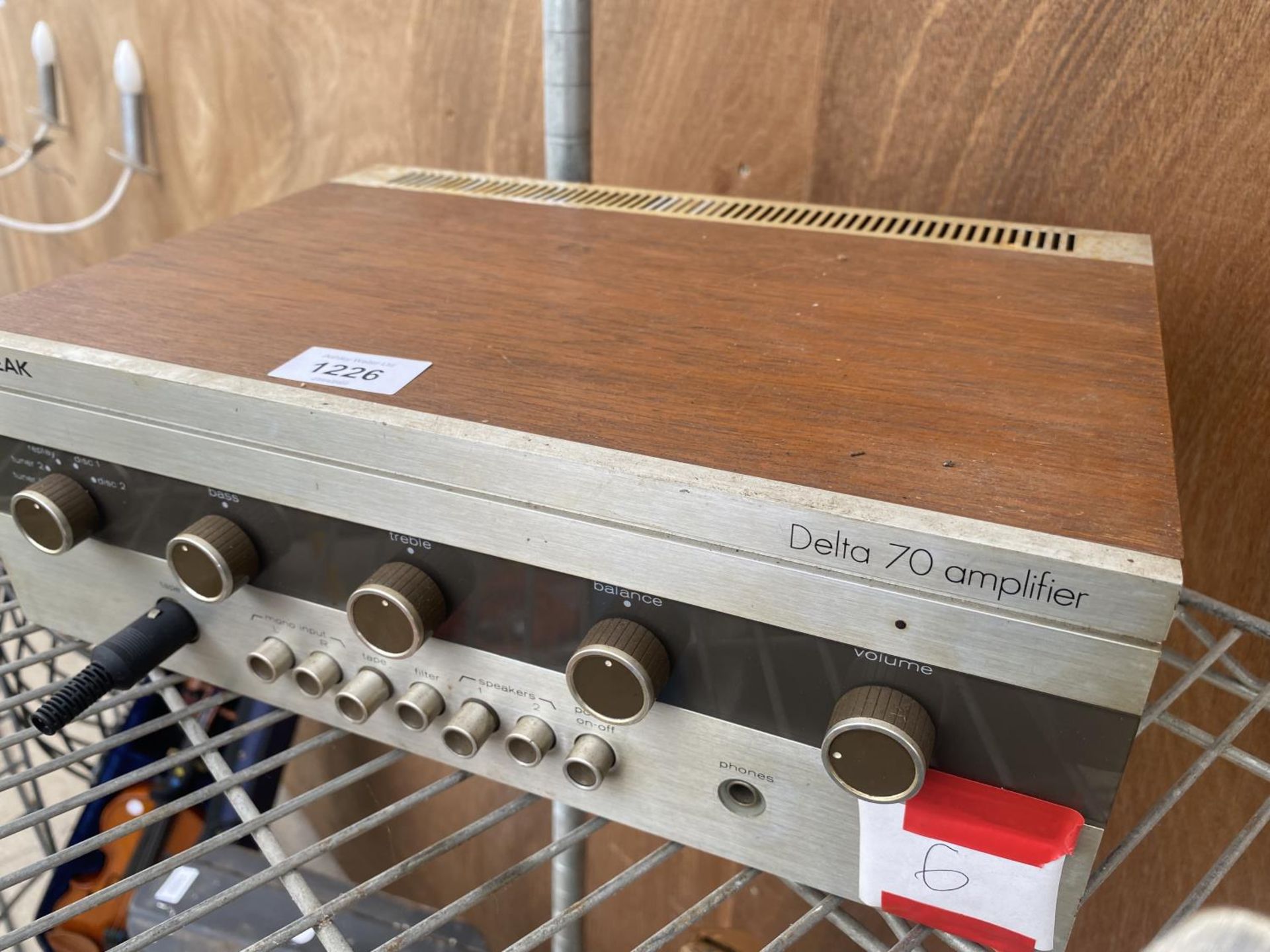 A VINTAGE AND RETRO LEAK DELTA 70 AMPLIFIER - Image 2 of 3