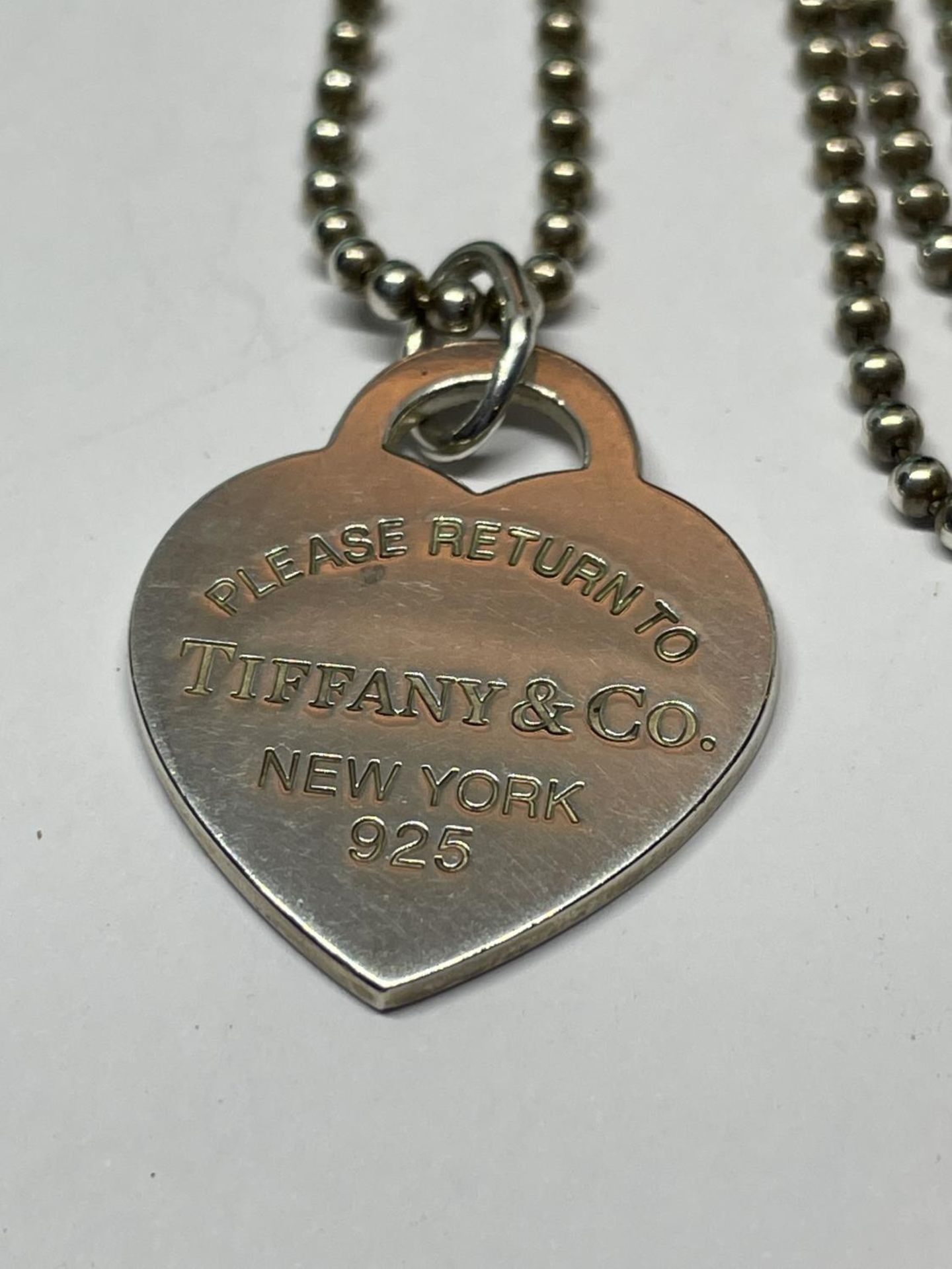 A TIFFANY NECKLACE AND LARGE HEART PENDANT CHAIN LENGTH 76CM HEART 3CM X 2.5CM WITH ORIGINAL POUCH - Image 2 of 8