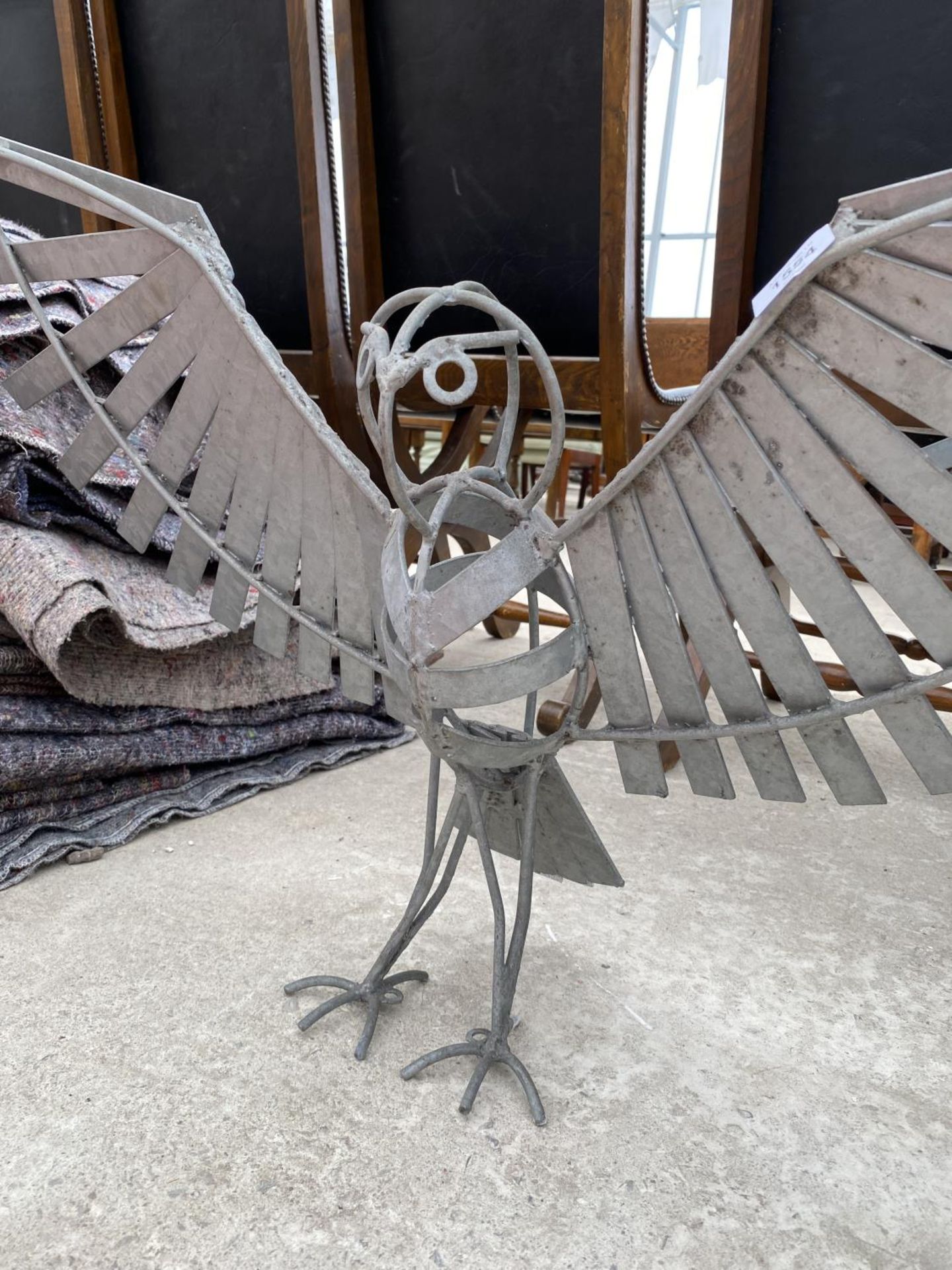 A DECORATIVE METAL WORK OWL FIGURE - Image 2 of 3