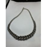 A HEAVY MARKED SILVER NECKLACE LENGTH 45 CM