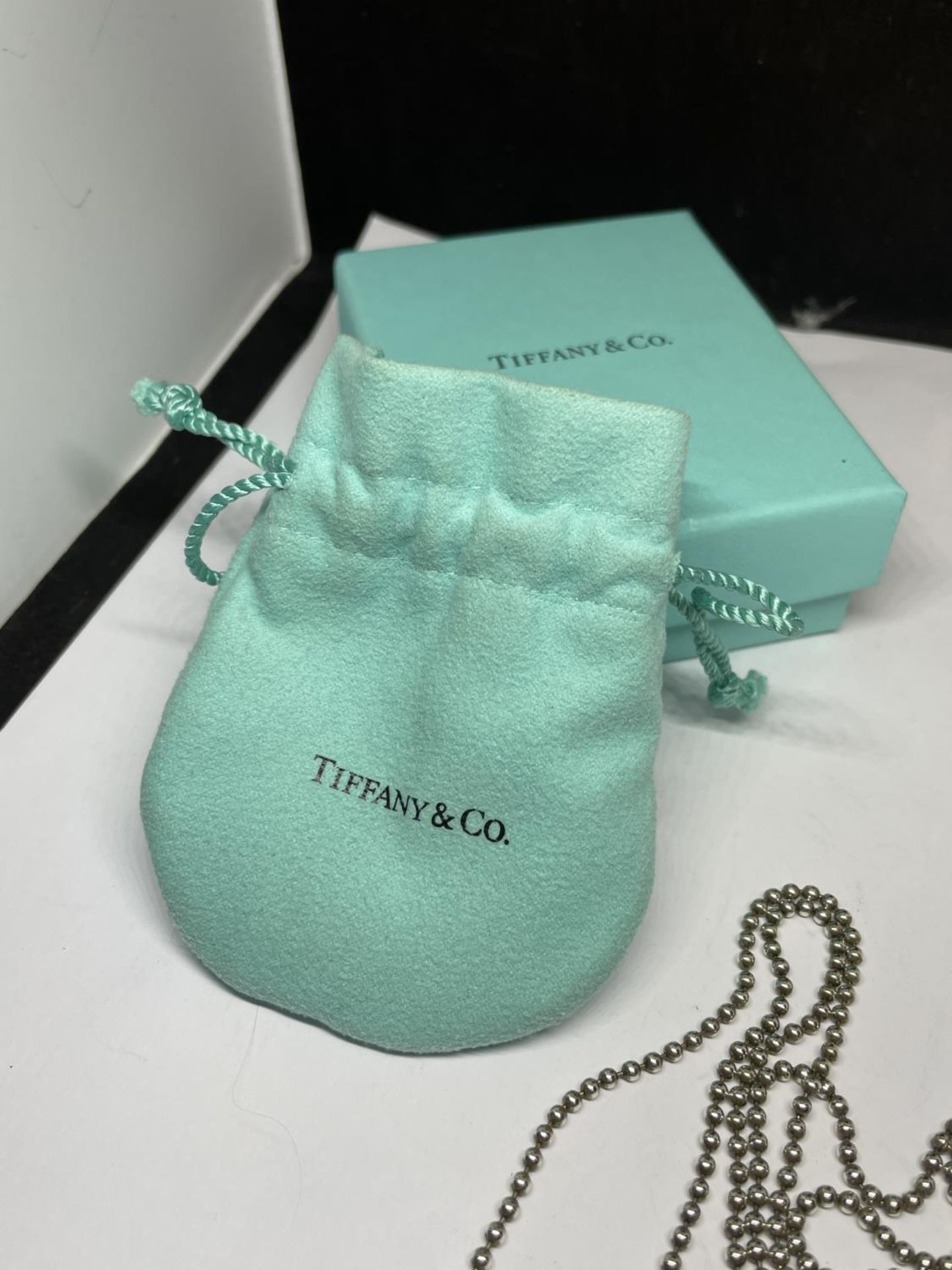 A TIFFANY NECKLACE AND LARGE HEART PENDANT CHAIN LENGTH 76CM HEART 3CM X 2.5CM WITH ORIGINAL POUCH - Image 6 of 8