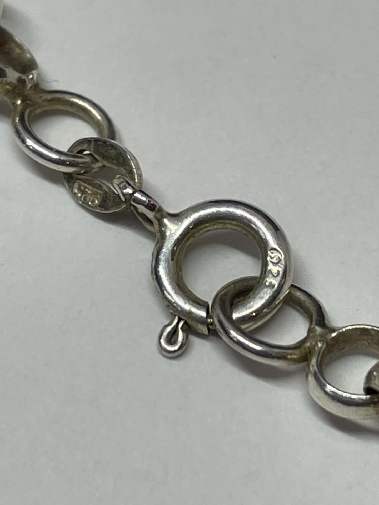 A MARKED SILVER BELCHER NECKLACE - Image 3 of 3