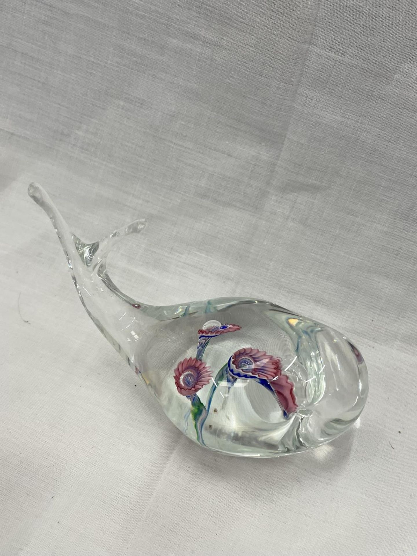 FOUR PIECES OF GLASSWARE TO INCLUDE A WHALE, BIRD, SAUSAGE DOG AND AN EPERNE - Image 3 of 5