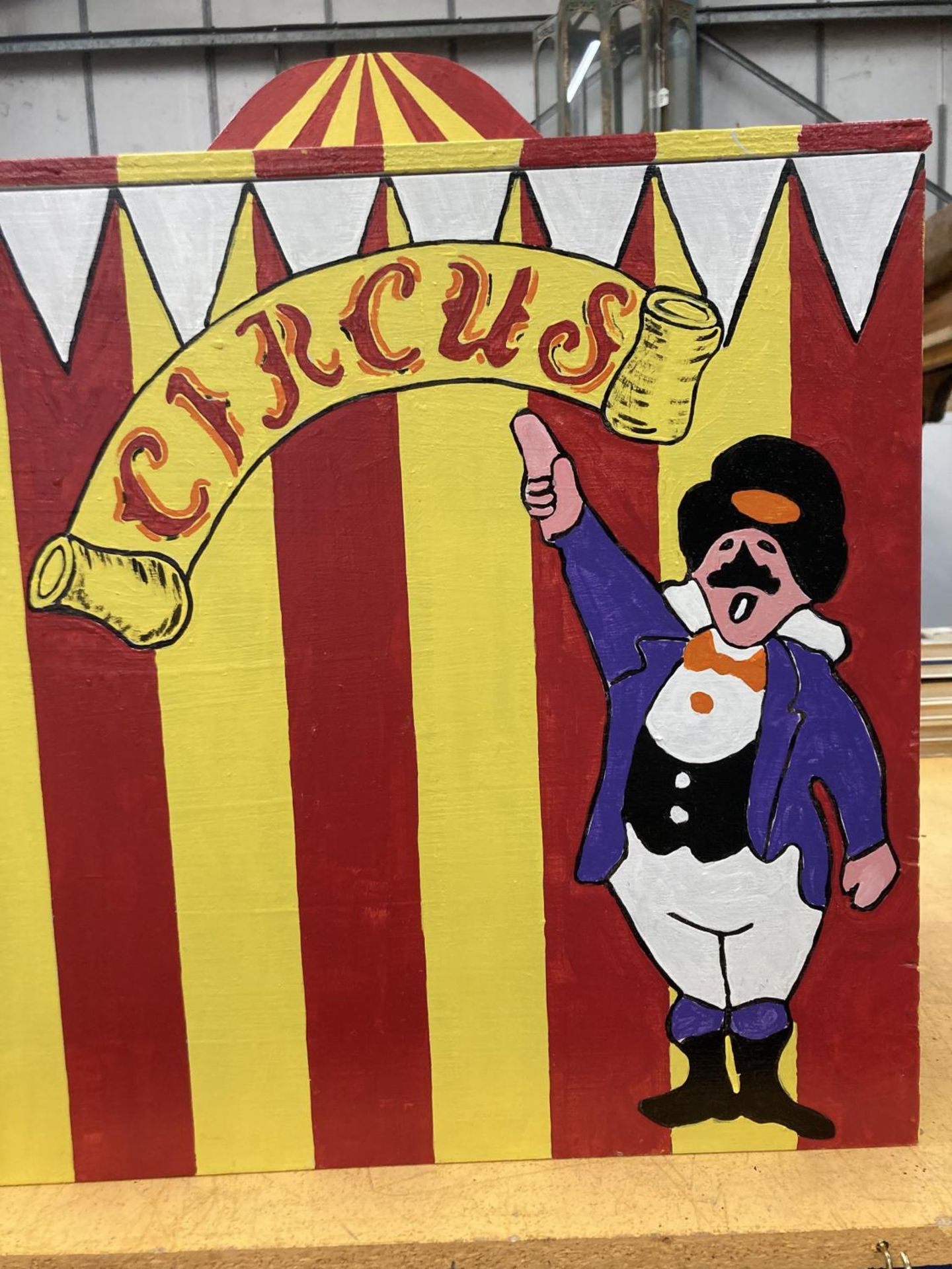 A WOODEN STORAGE BOX HAND PAINTED WITH A CIRCUS THEME HEIGHT 45CM WIDTH 50CM DEPTH 30CM - Image 3 of 4