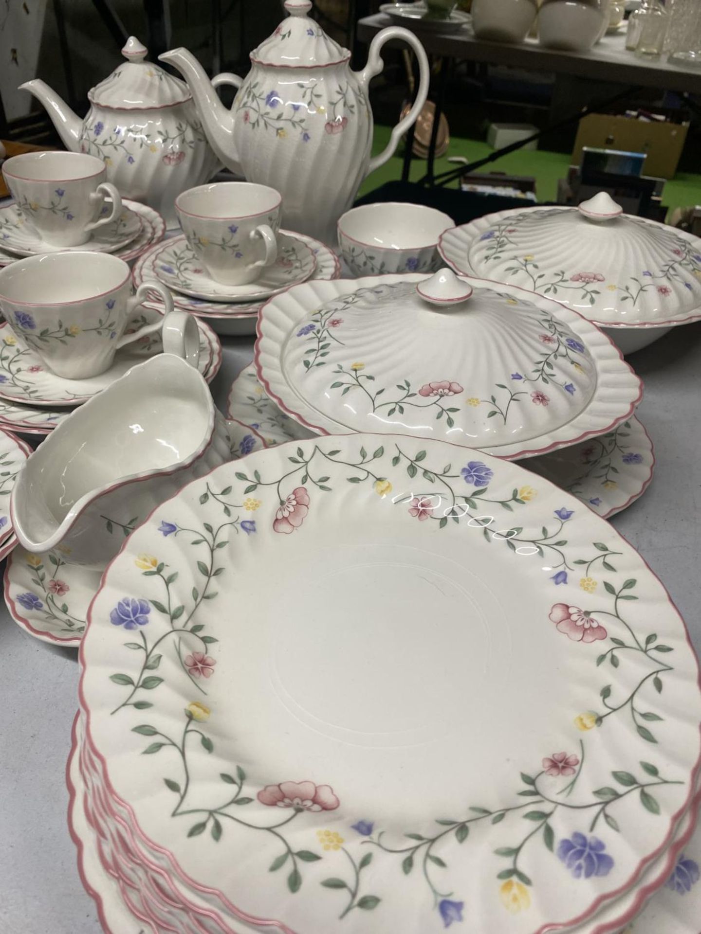 A NEAR COMPLETE JOHNSON BROS DINNER SERVICE INCLUDING DINNER AND SIDE PLATES, CUPS AND SAUCERS, - Image 3 of 4