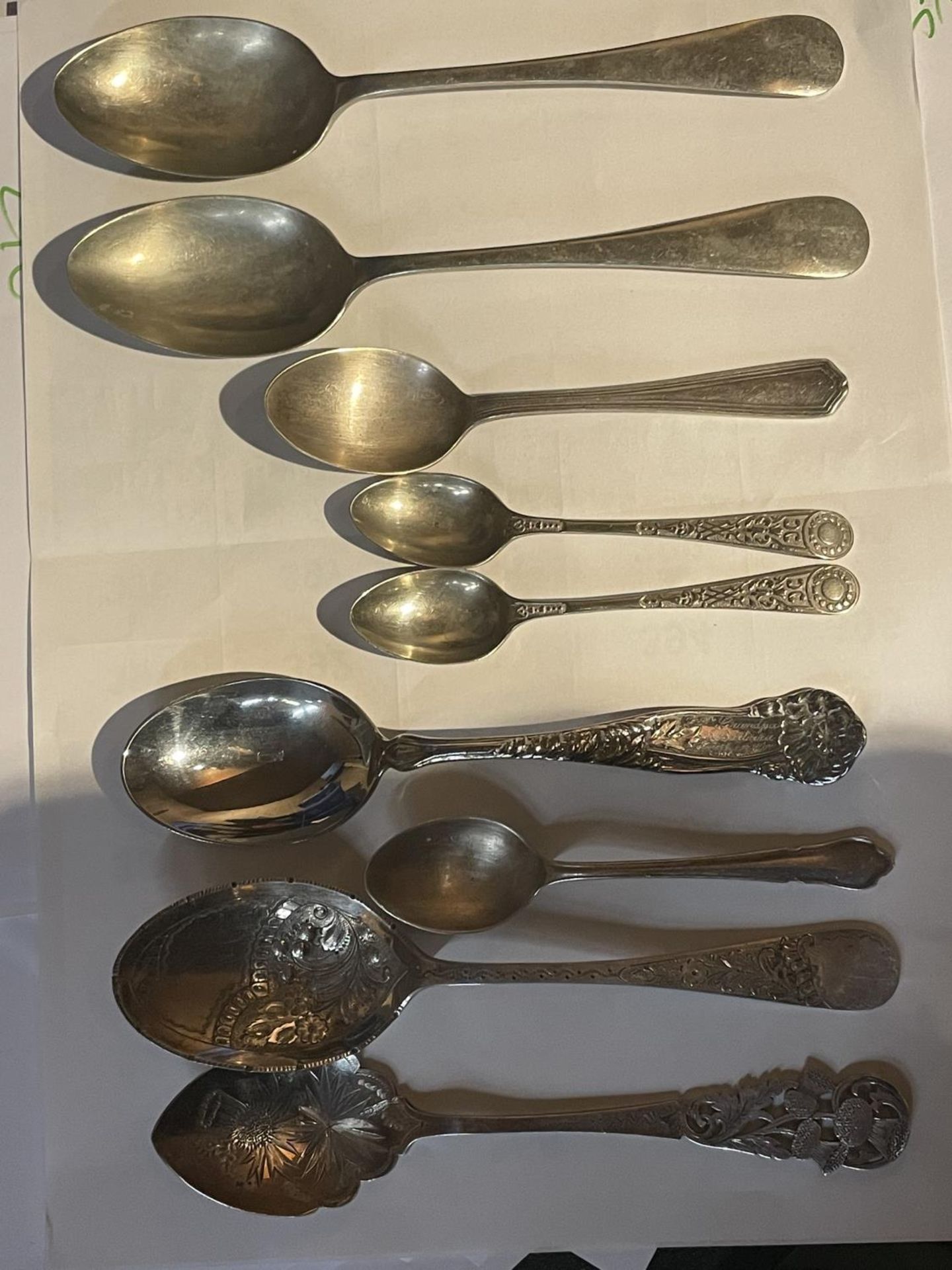NINE VARIOUS SPOONS TO INCLUDE DECORATIVE SILVER PLATED EXAMPLES