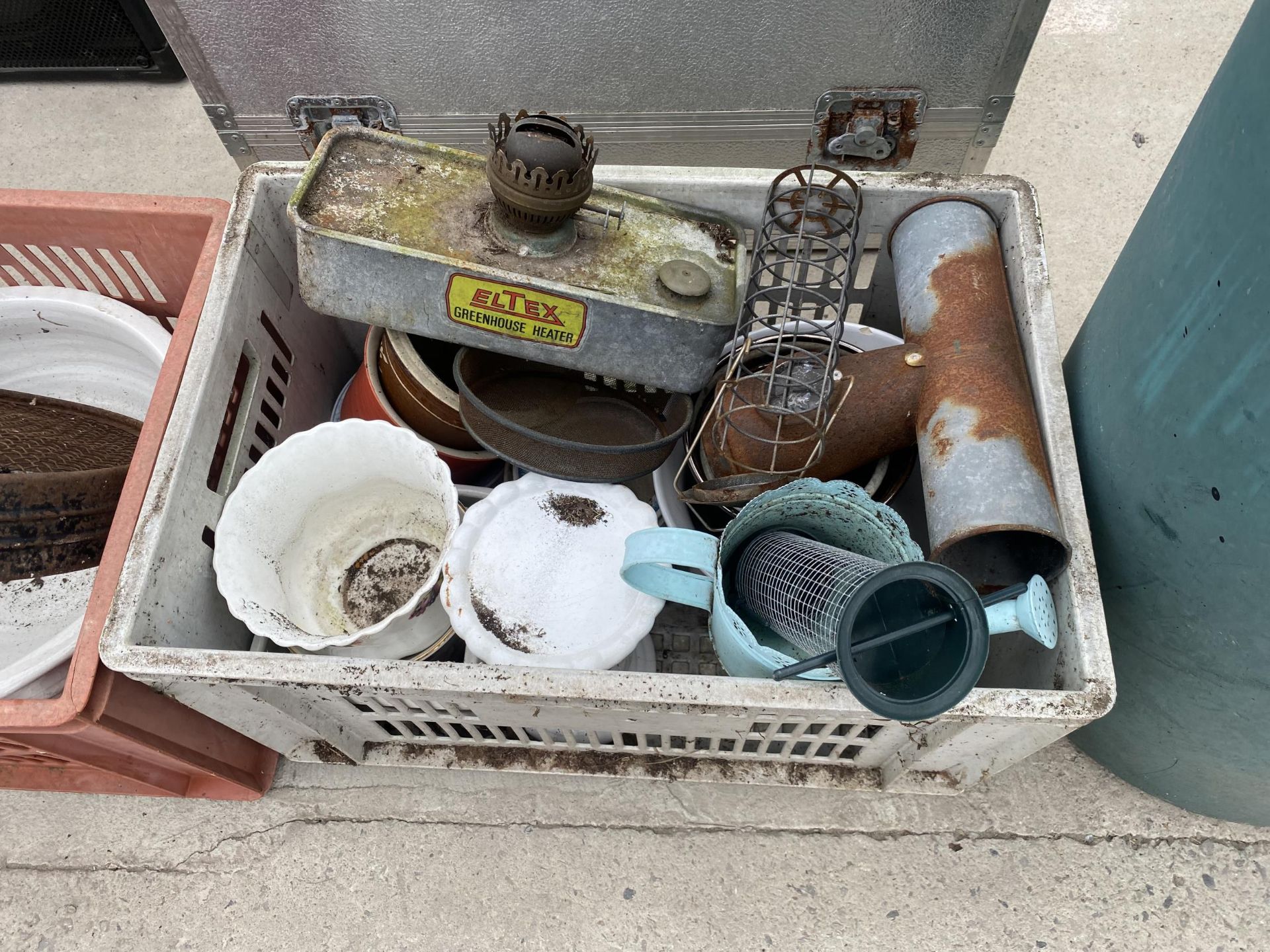 A COLLECTION OF GASRDEN ITEMS TO INCLUDE POTS AND GALVANISED BIN - Image 2 of 4