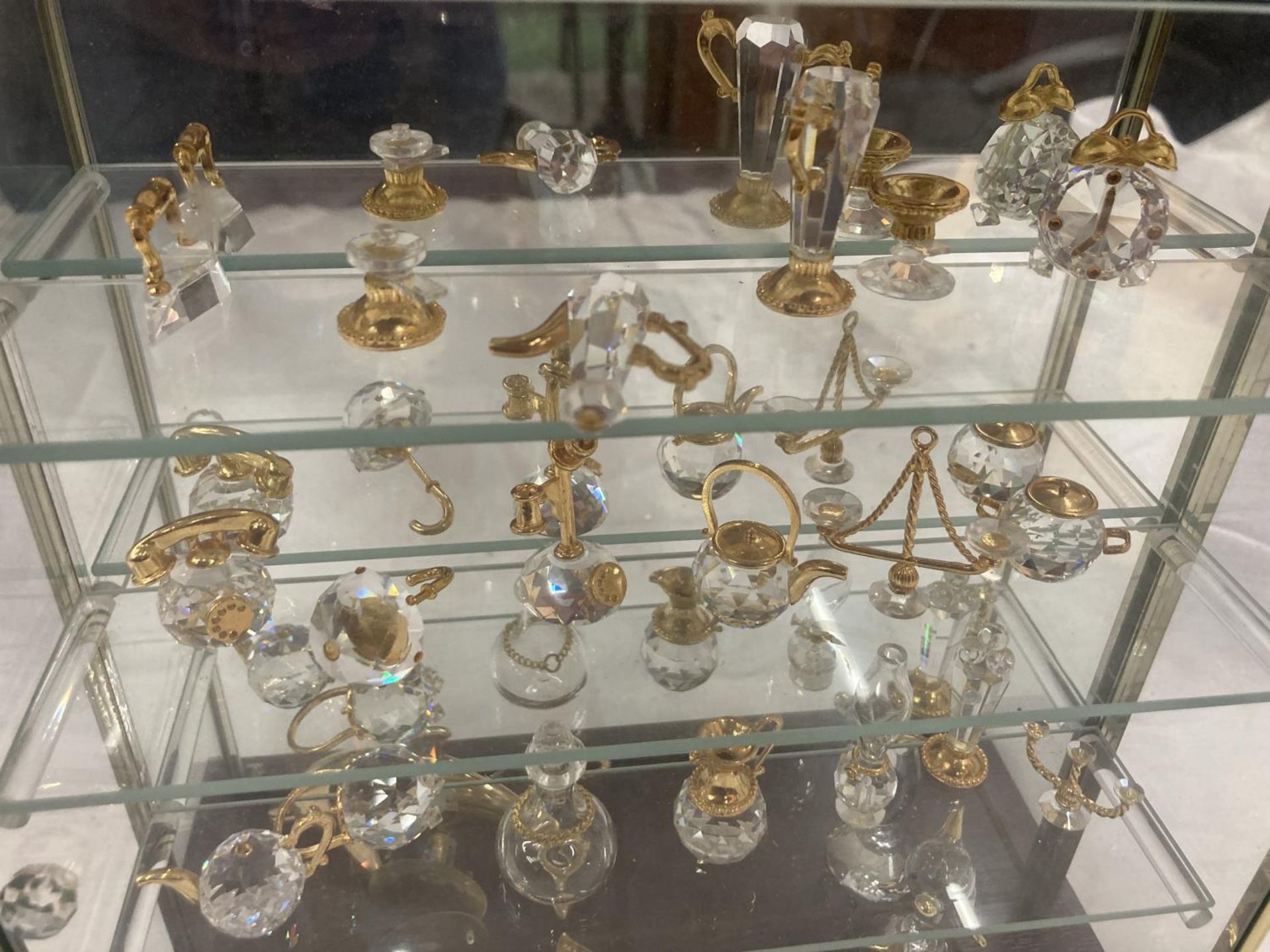 TWENTY PIECES OF SWAROSKI CRYSTAL IN A GLASS DISPLAY CASE - Image 5 of 5