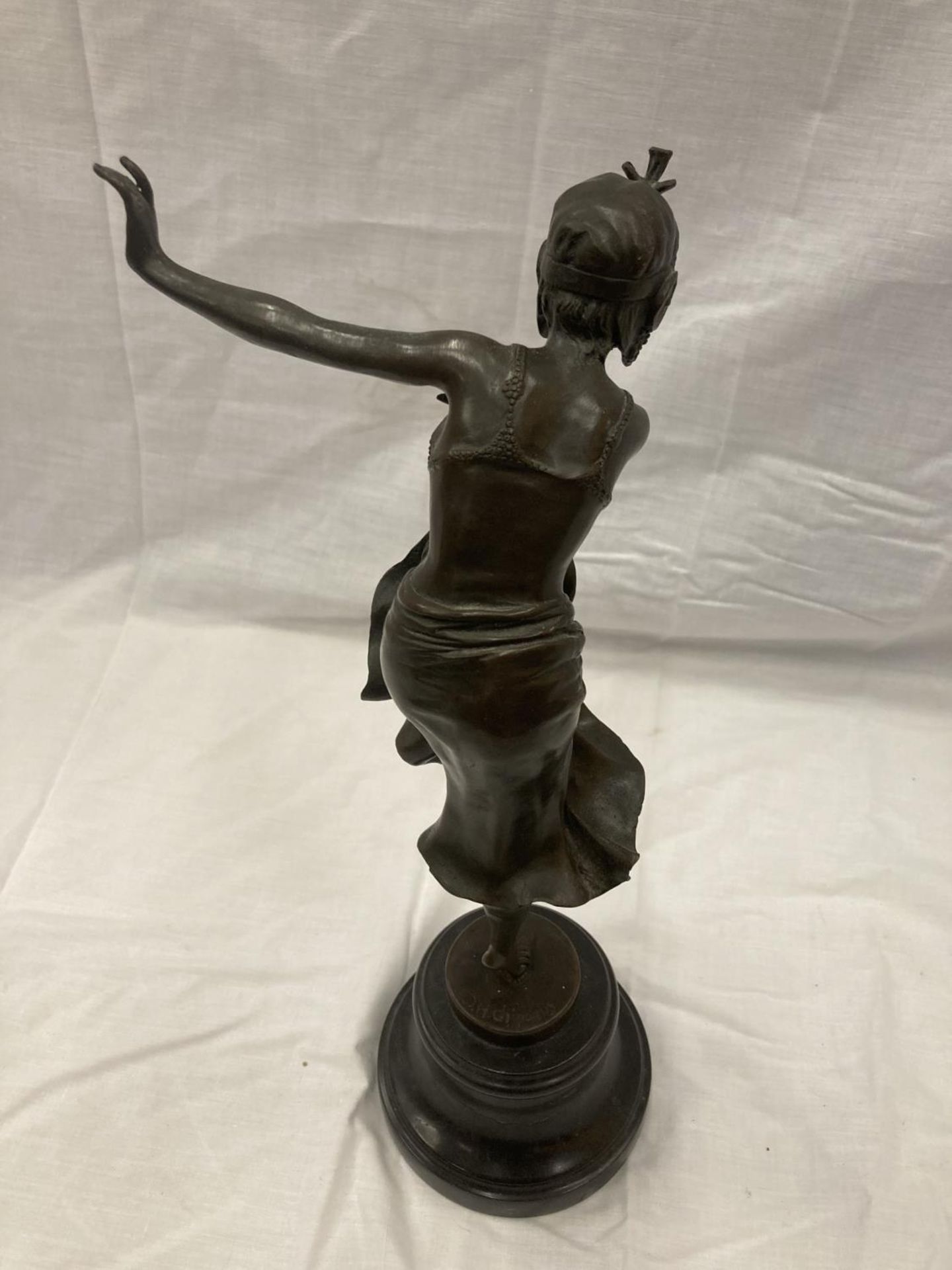 A BRONZE FIGURE OF A DANCING LADY ON A MARBLE BASE SIGNED D H CHIPARUS 39CM TALL - Image 4 of 4