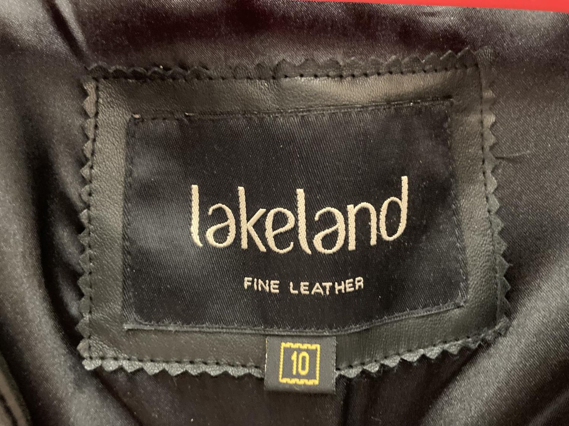 A LAKELAND BLACK LEATHER BUTTON THROUGH COAT SIZE 10 - Image 2 of 3