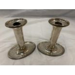 A PAIR OF HALLMARKED BIRMINGHAM SILVER CANDLESTICKS HEIGHT 15CM