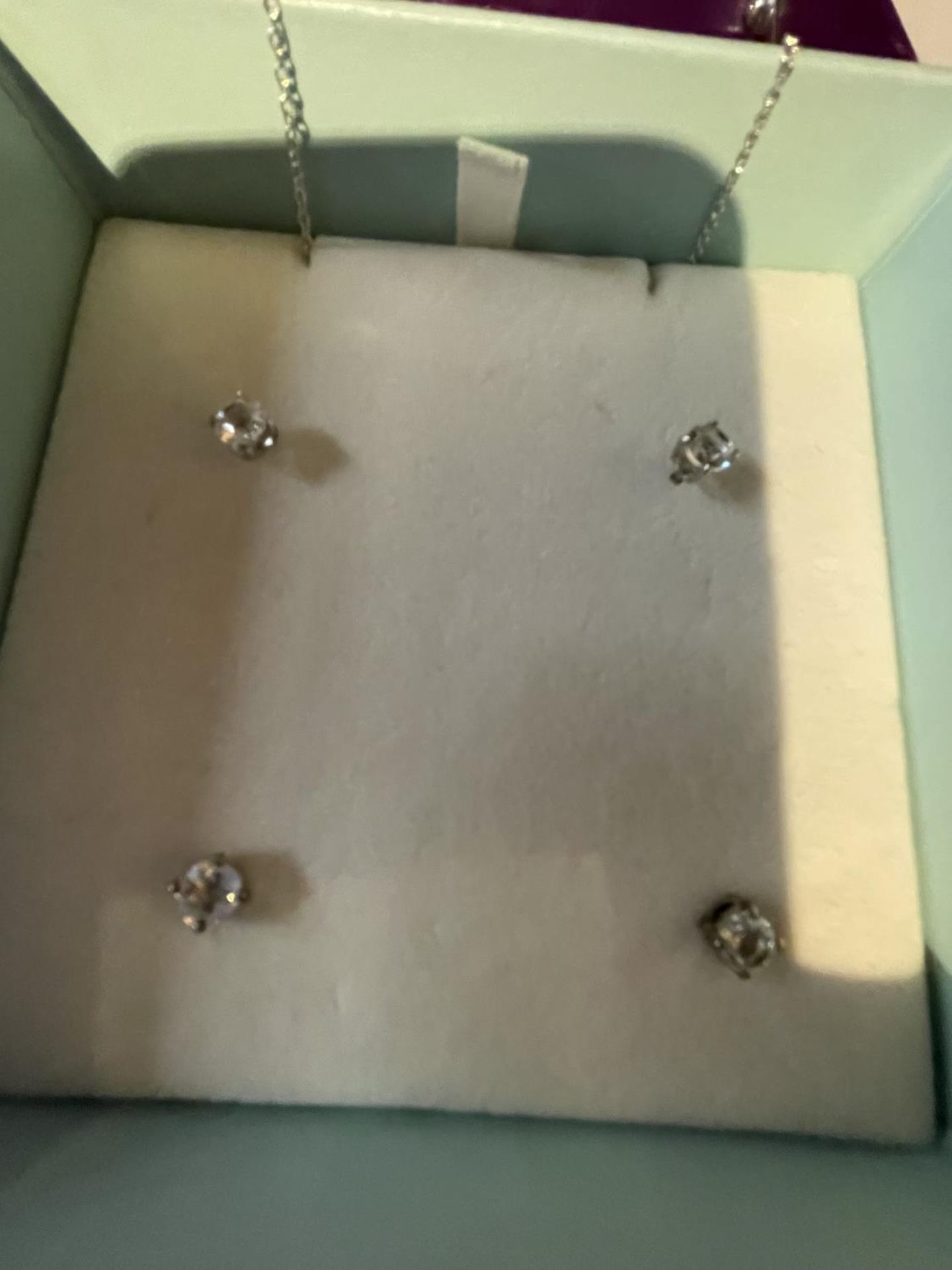 A BOXED MARKED SILVER BLUE STONE NECKLACE WITH BLUE AND CLEAR STONES AND FOUR CLEAR STONE STUD - Image 3 of 3