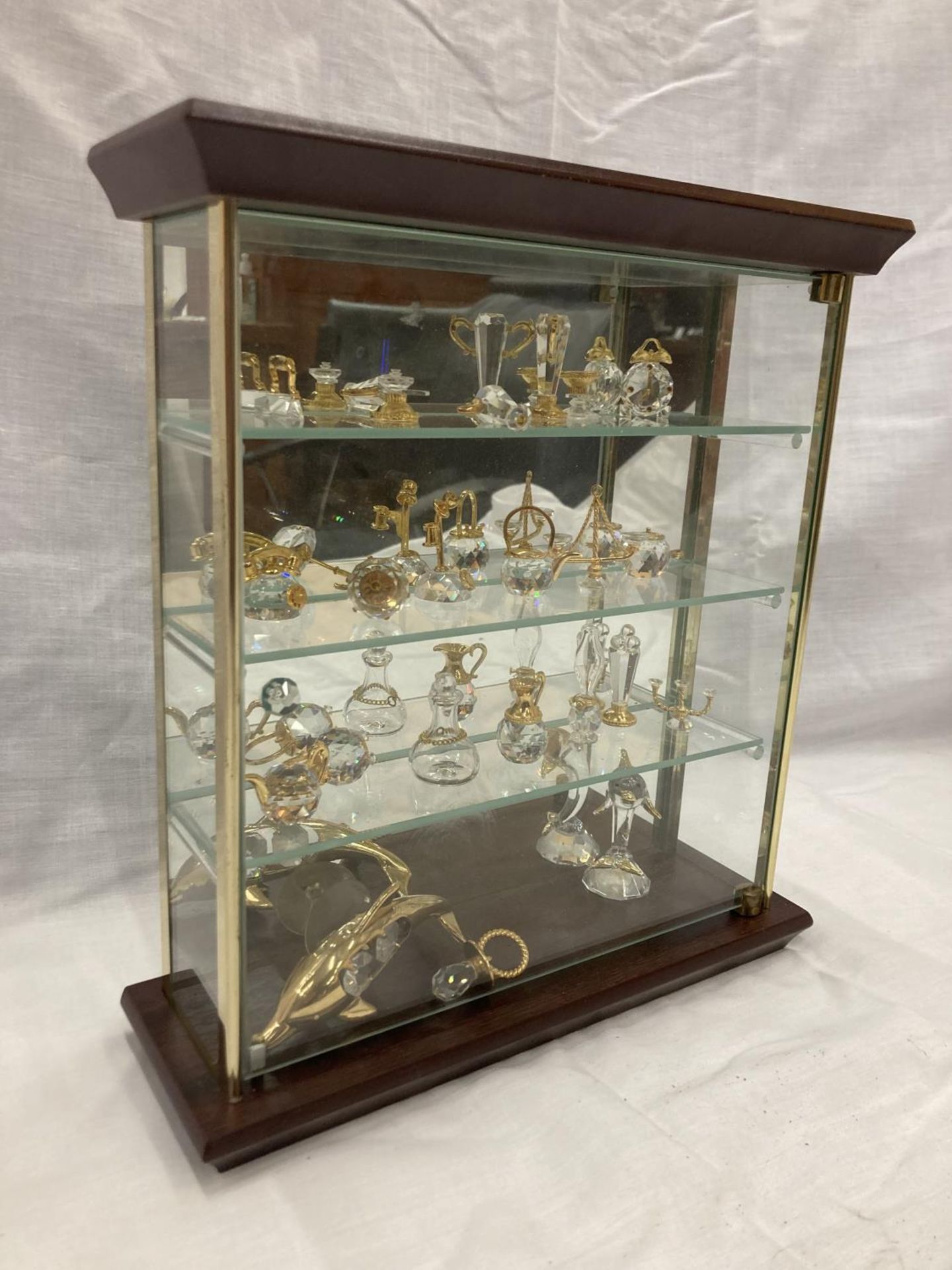 TWENTY PIECES OF SWAROSKI CRYSTAL IN A GLASS DISPLAY CASE - Image 2 of 5