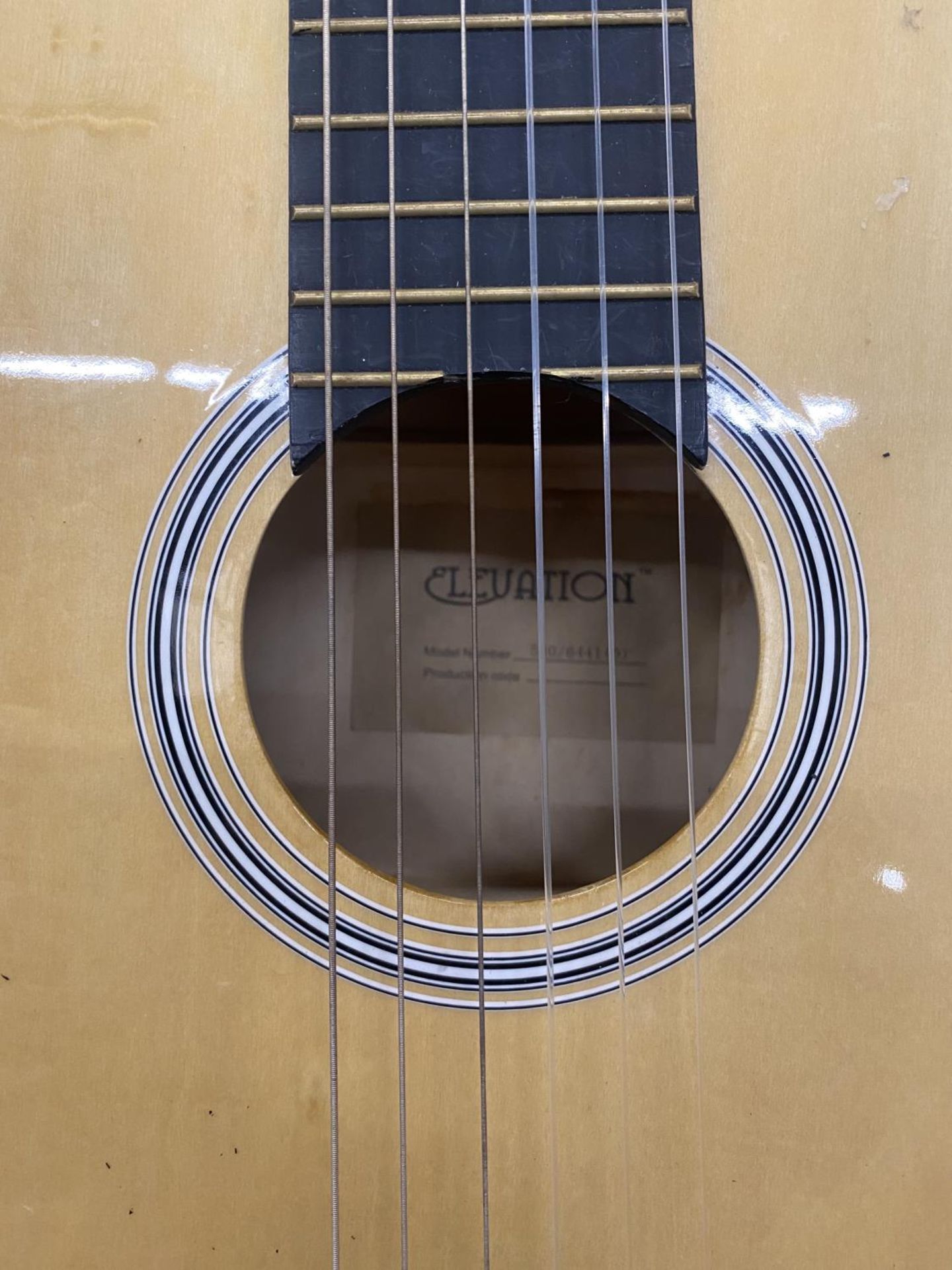 AN ACCOUSTIC GUITAR - Image 2 of 6