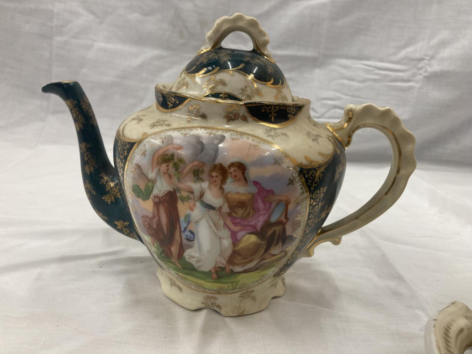 A DECORATIVE VICTORIA TEA SET TO INCLUDE MATCHING TRAY, TEAPOT, MILK JUG, SUGAR BASIN, THREE CUPS - Image 7 of 9