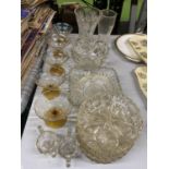 A QUANTITY OF GLASSWARE INCLUDING DESSERT DISHES, BOWLS, VASES, ETC