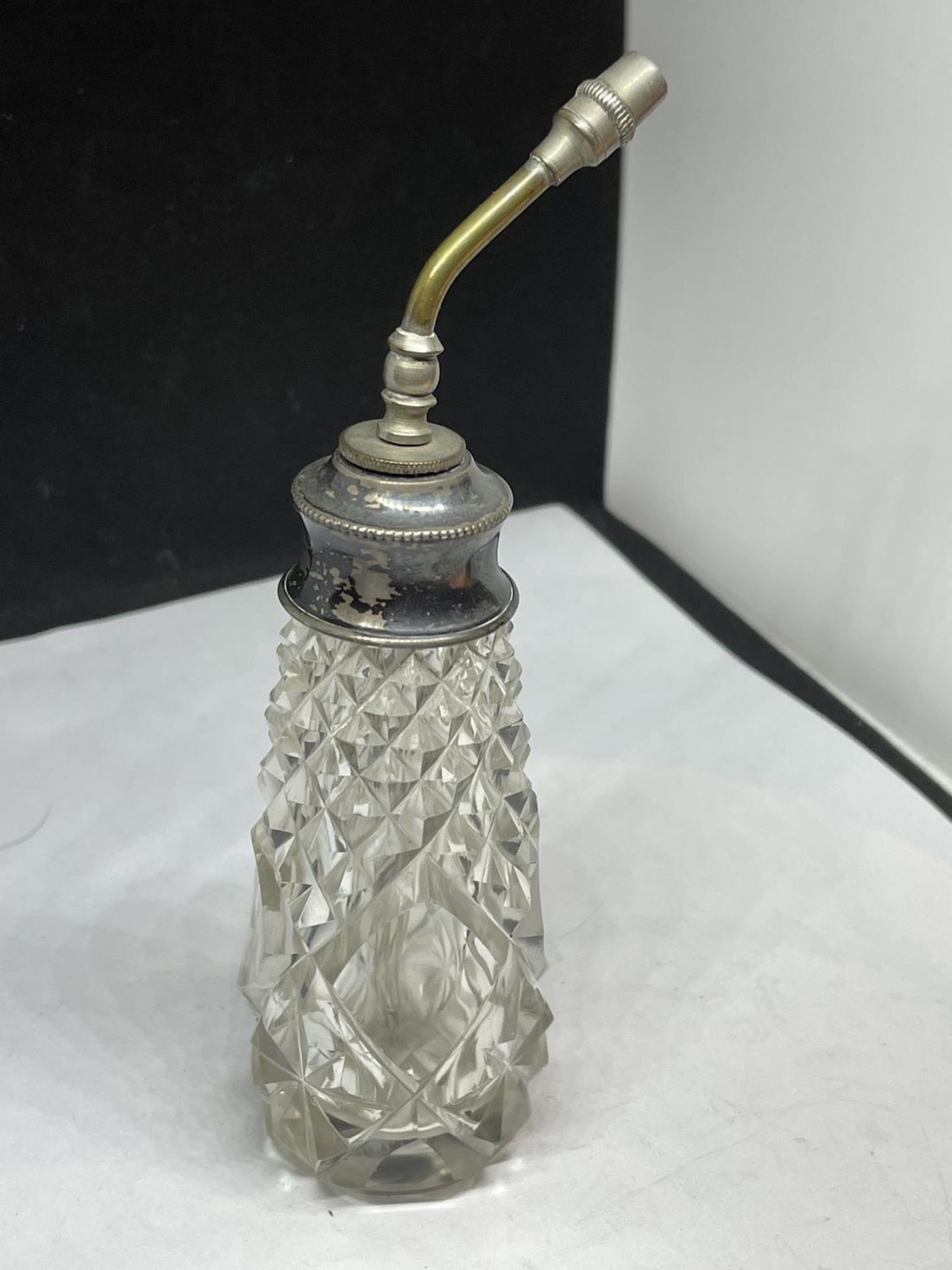 A CUT GLASS SCENT BOTTLE WITH A HALLMARKED CHESTER SILVER TOP - Image 2 of 3