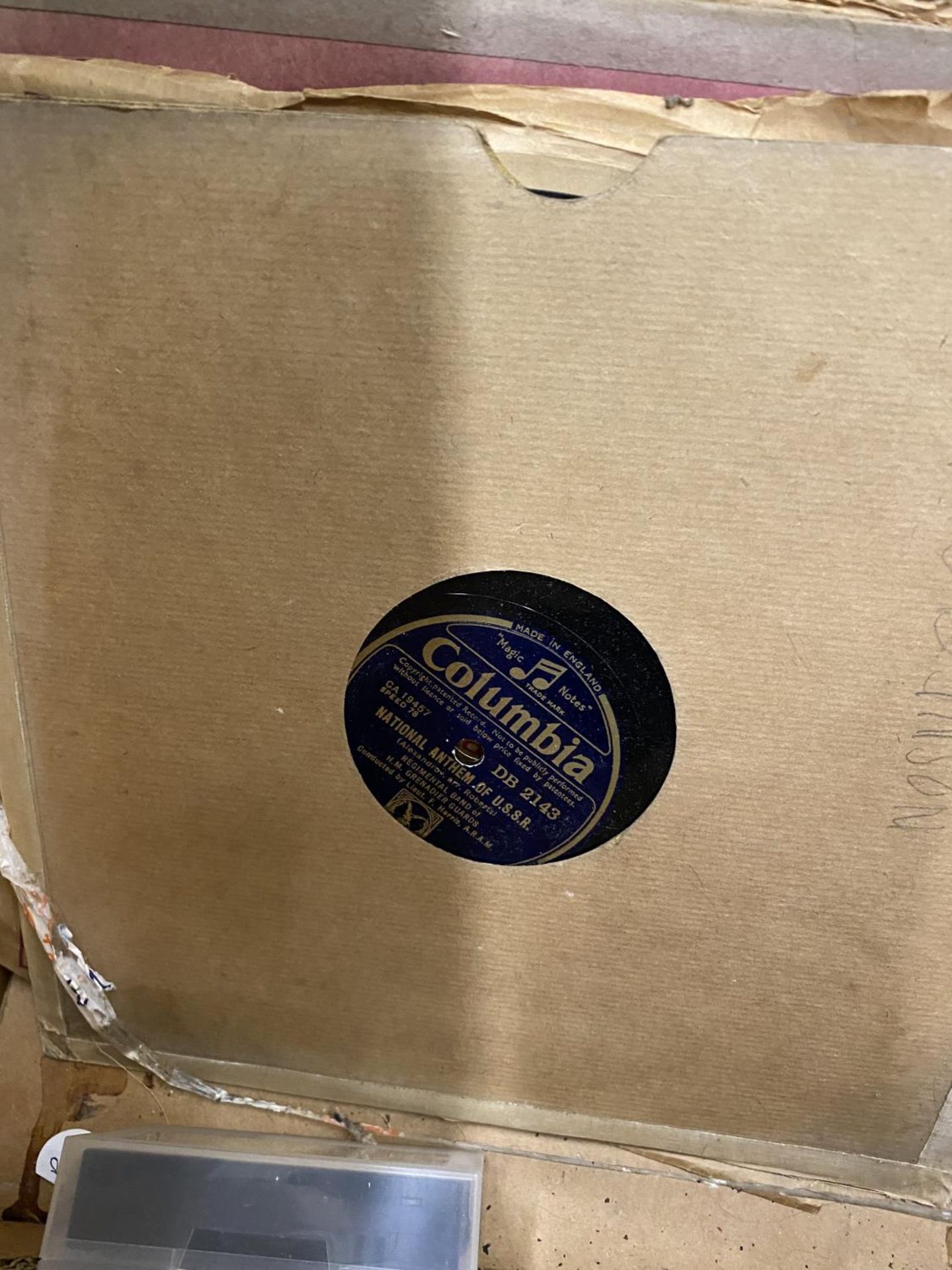 A COLLECTION OF 78RPM VINYL RECORDS TO INCLUDE AMBROSE AND HIS ORCHESTRA, CARROLL GIBBONS AND HIS - Image 2 of 5