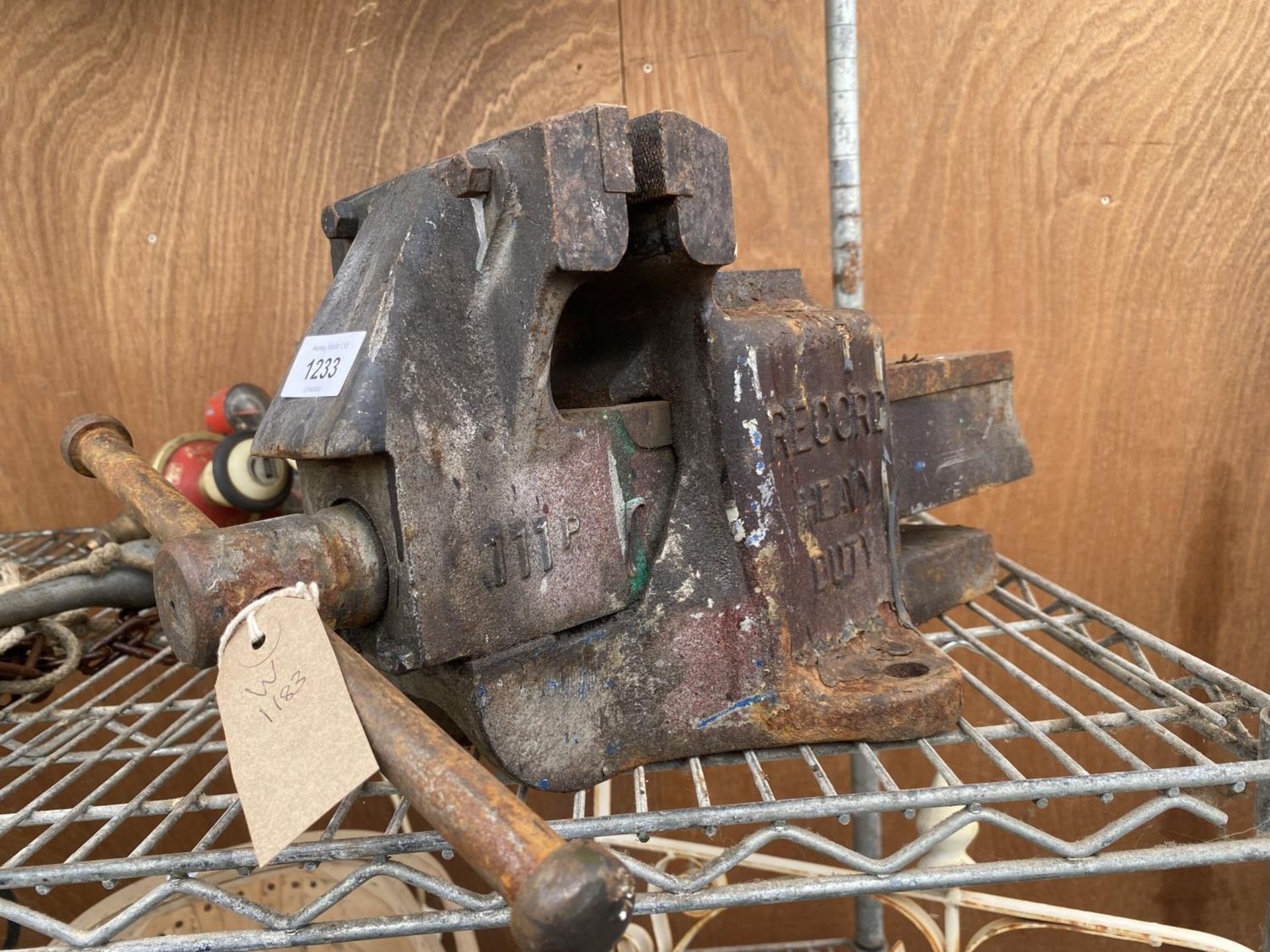 A LARGE VINTAGE RECORD HEAVY DUTY BENCH VICE