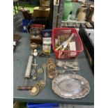 A QUANTITY OF ITEMS TO INCLUDE VINTAGE FLATWARE, COFFEE GRINDER, VINTAGE SPRAYER, LETTER OPENERS,