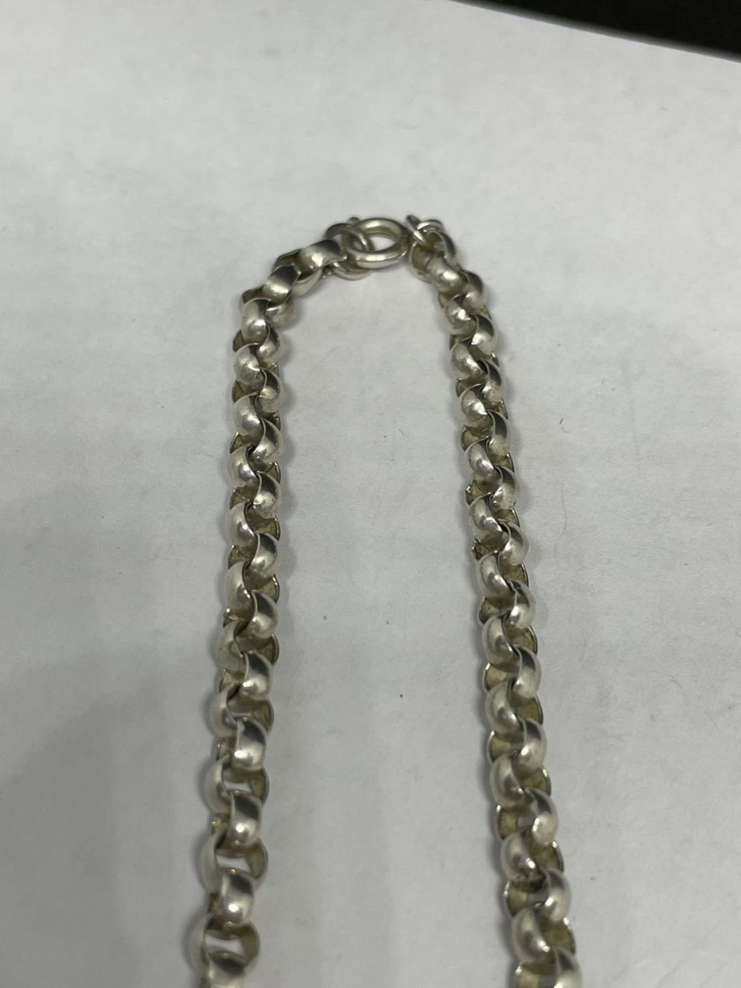 A MARKED SILVER GRADUATED BELCHER CHAIN LENGTH 45 CM - Image 6 of 6