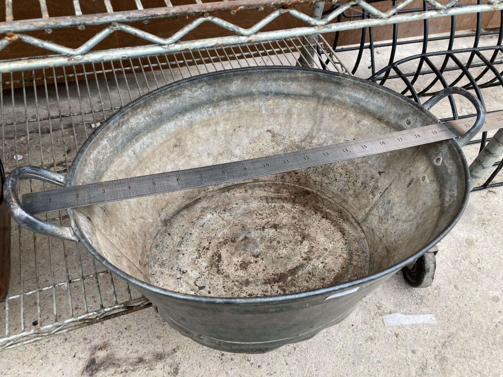 A VINTAGE GALVANISED TIN BATH - Image 7 of 8