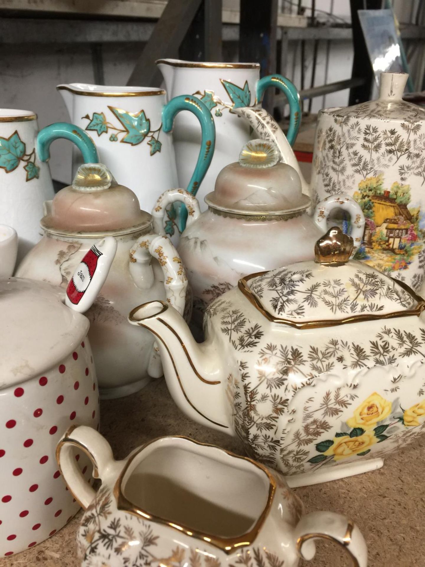 A COLLECTION OF CERAMICS TO INCLUDE A SADLER TEAPOT, COFFEE POT AND SUGAR BOWL, PLUS JUGS, RAMEKINS, - Image 3 of 3