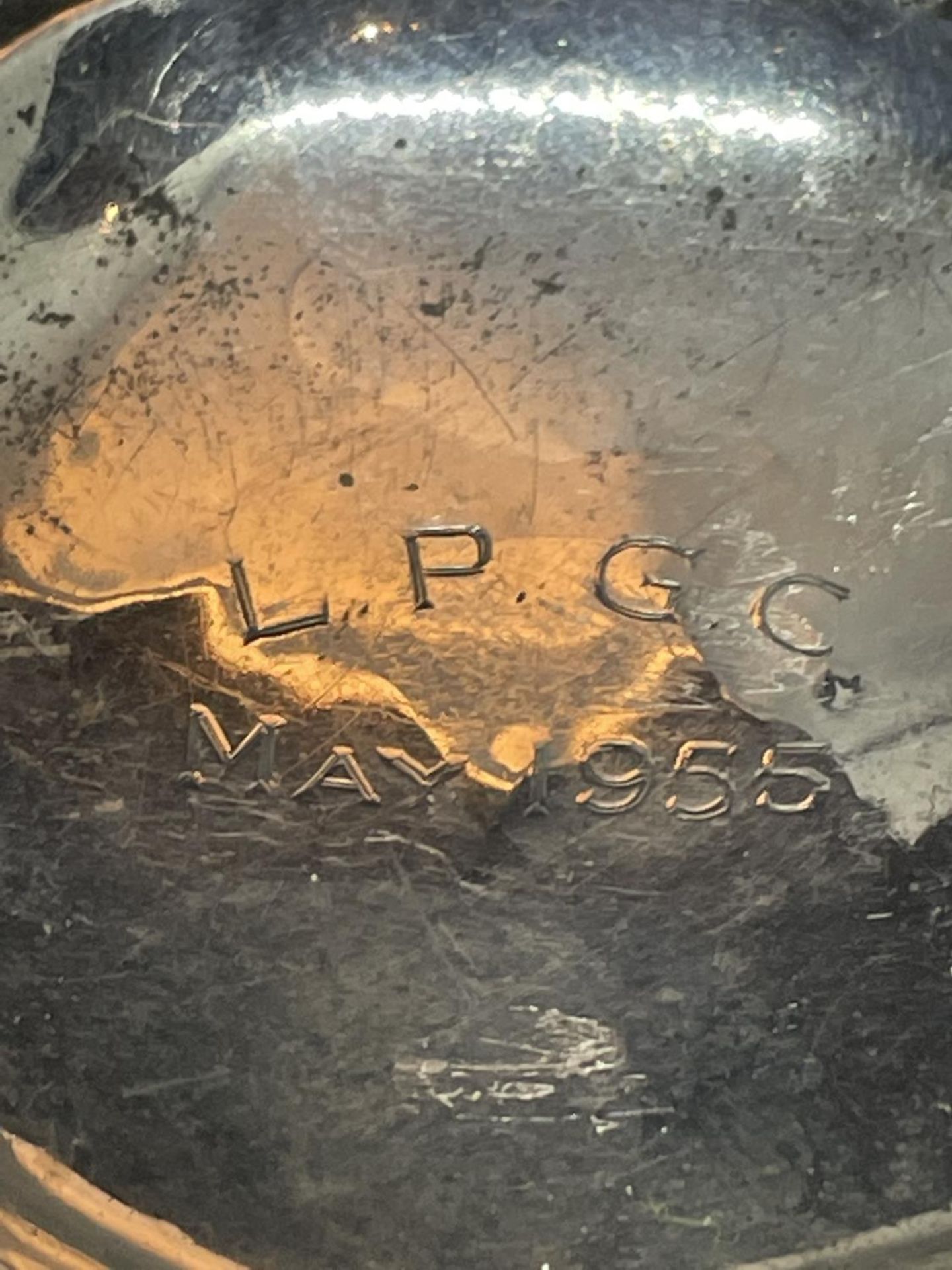 A HALLMARKED SHEFFIELD SILVER ASHTRAY ENGRAVED LPGC MAY 1955 WEIGHTED - Image 3 of 8