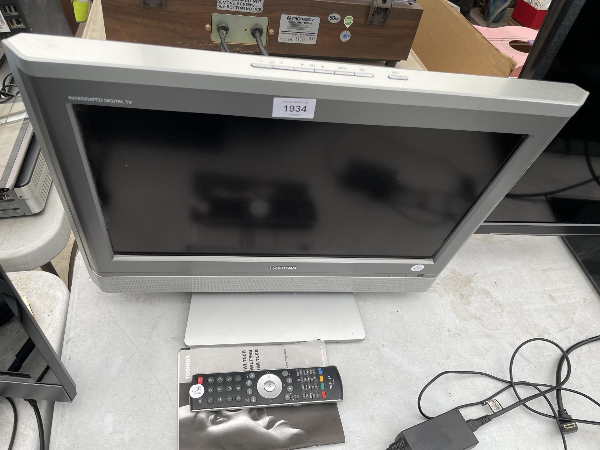 A TOSHIBA 20" TELEVISION WITH REMOTE CONTROL