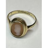 A 9 CARAT GOLD RING WITH A CAMEO SIZE M
