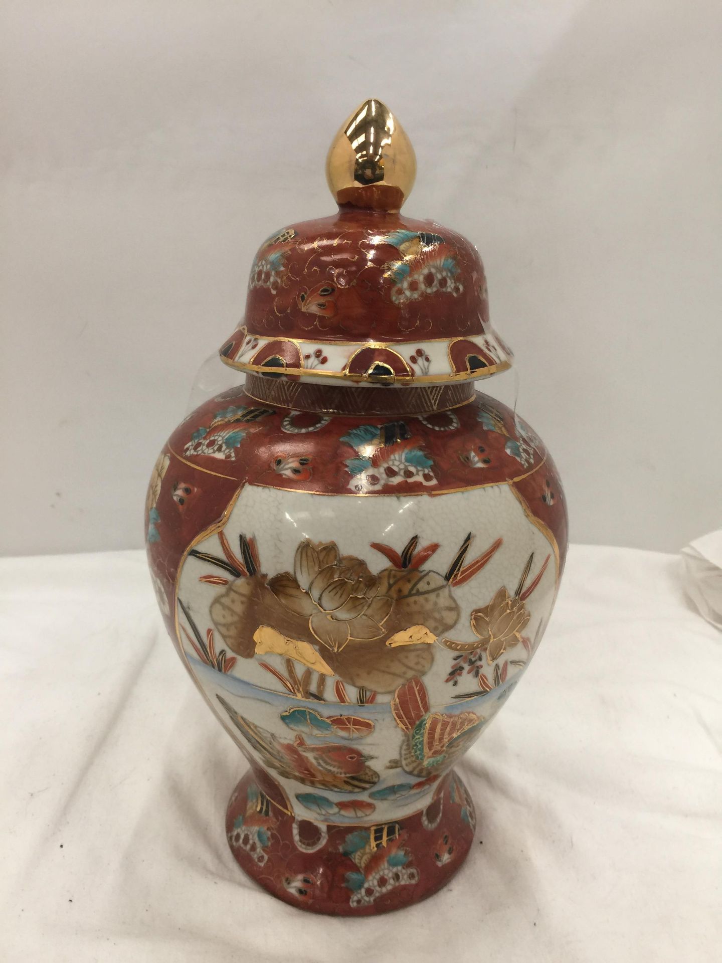 AN ORIENTAL STYLE GINGER JAR APPROX HEIGHT 33CM