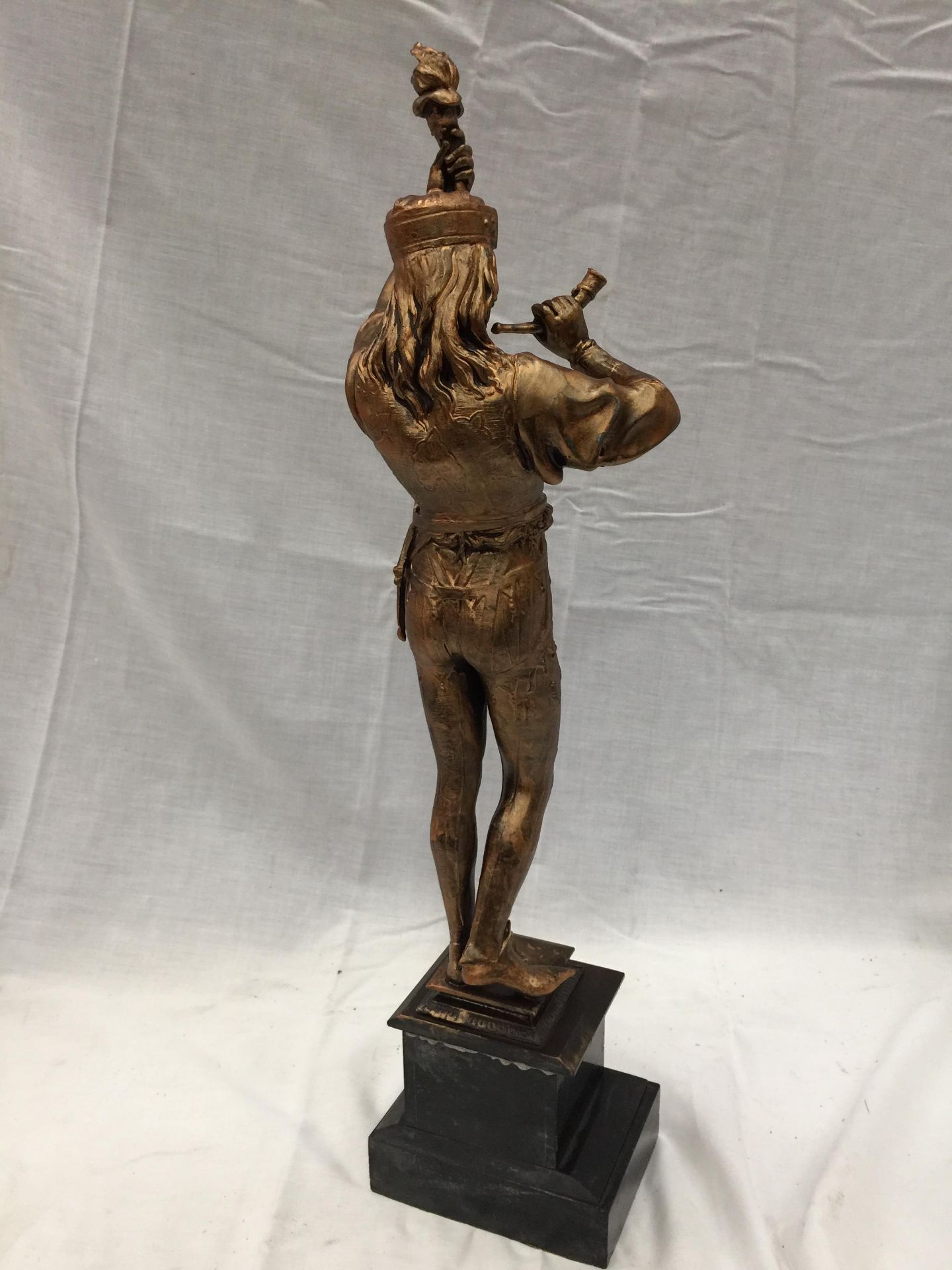 A METAL STATUETTE OF A CLASSICAL FIGURE ON A PLINT HEIGHT 60CM - Image 7 of 12